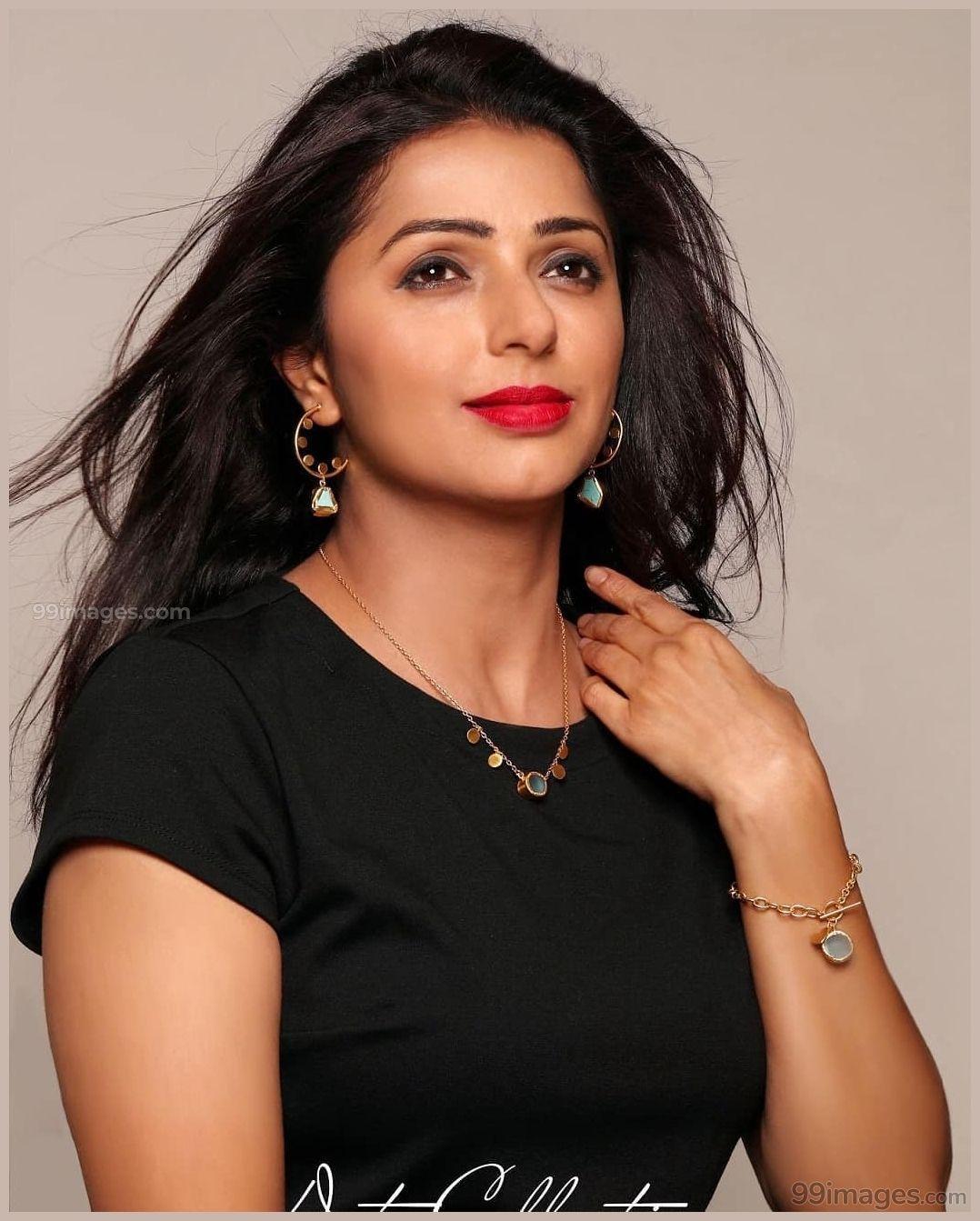 1078x1343 Bhumika Chawla Beautiful HD Photohoot Stills & Mobile Wallpaper HD (1080p). HD wallpaper for mobile, Mobile wallpaper, Beautiful