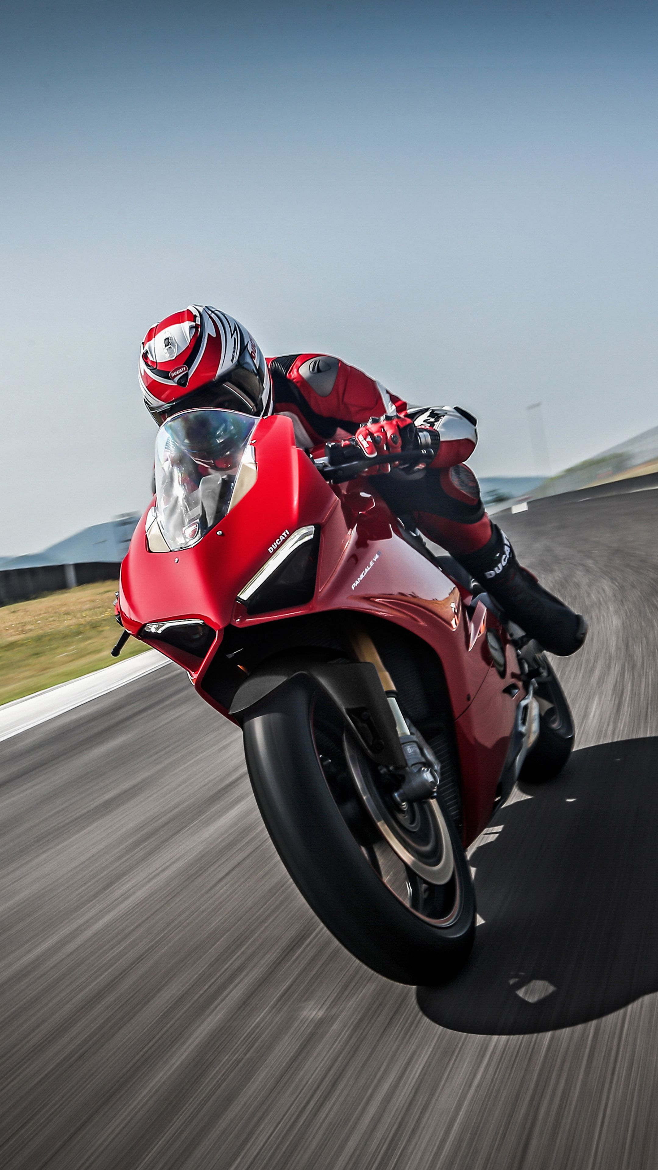 2160x3840 Motorcycle Racing Wallpaper