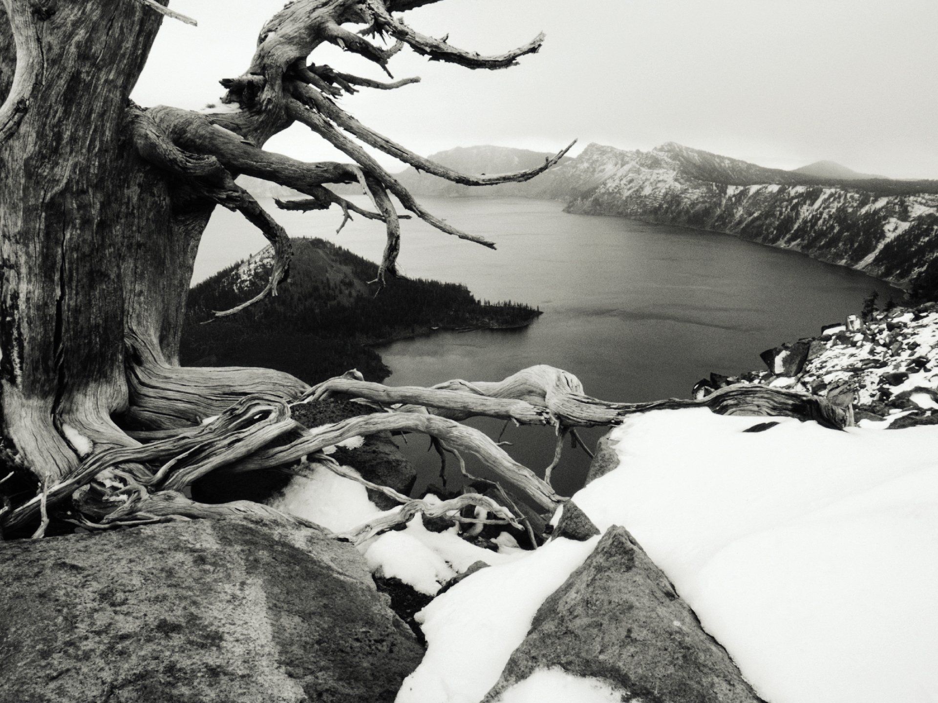 1920x1440 Winter's Silent Echo: Black & White Mountain Lake Landscape HD Wallpaperx1440