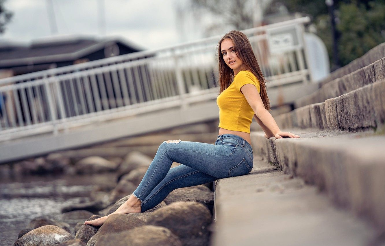 1332x850 Girls In Jeans Wallpaper