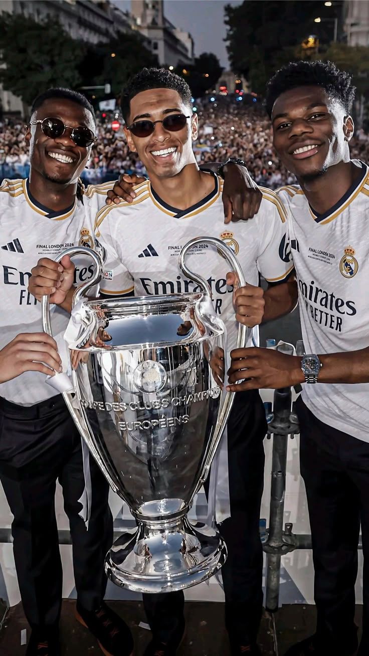 736x1308 Art #UefaChampionsLeague #RealMadrid #HalaMadrid #Champ15ns #Wallpaper # Wallpaper