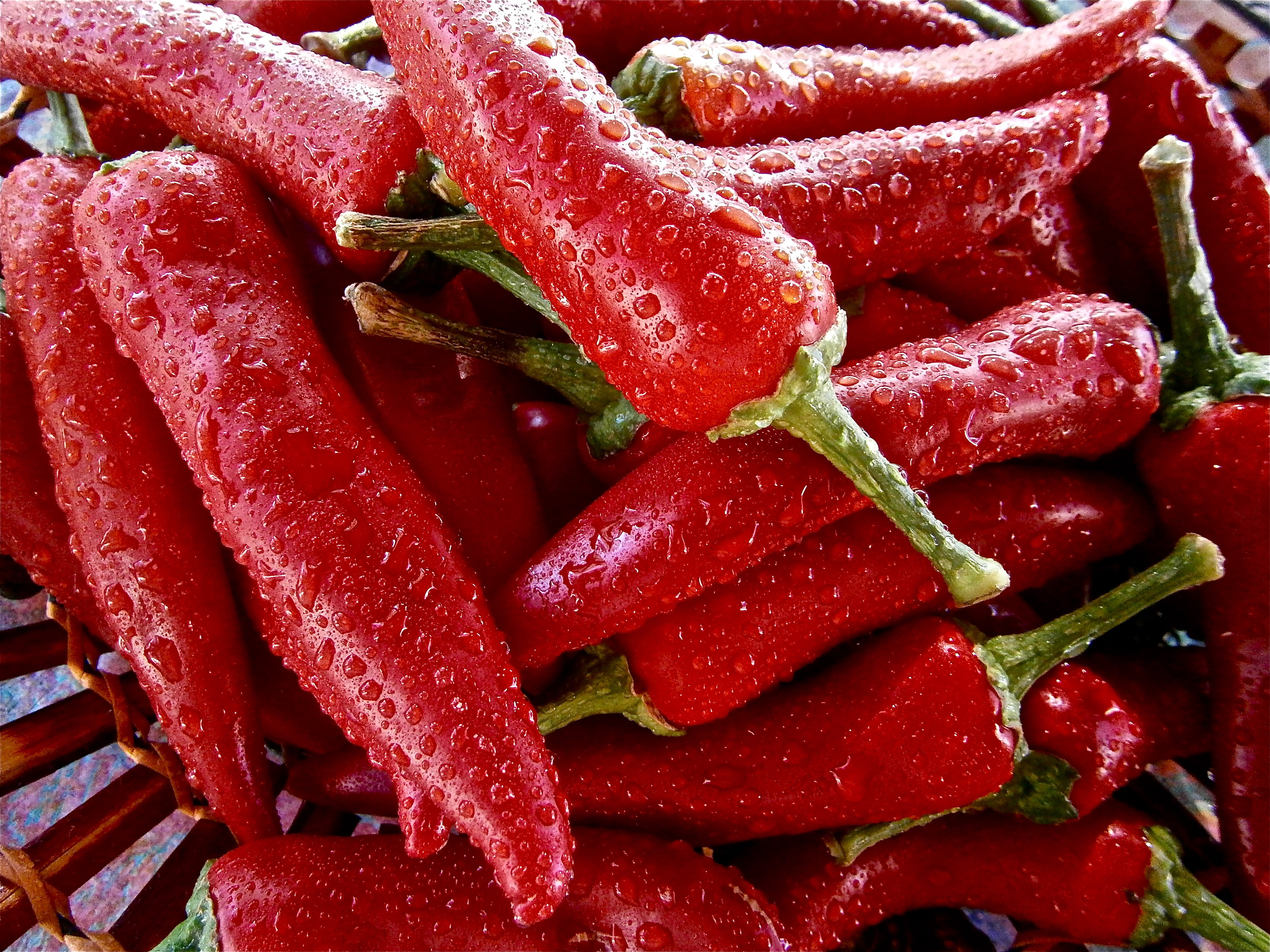 4288x3216 Wet red chili peppers HD wallpaper