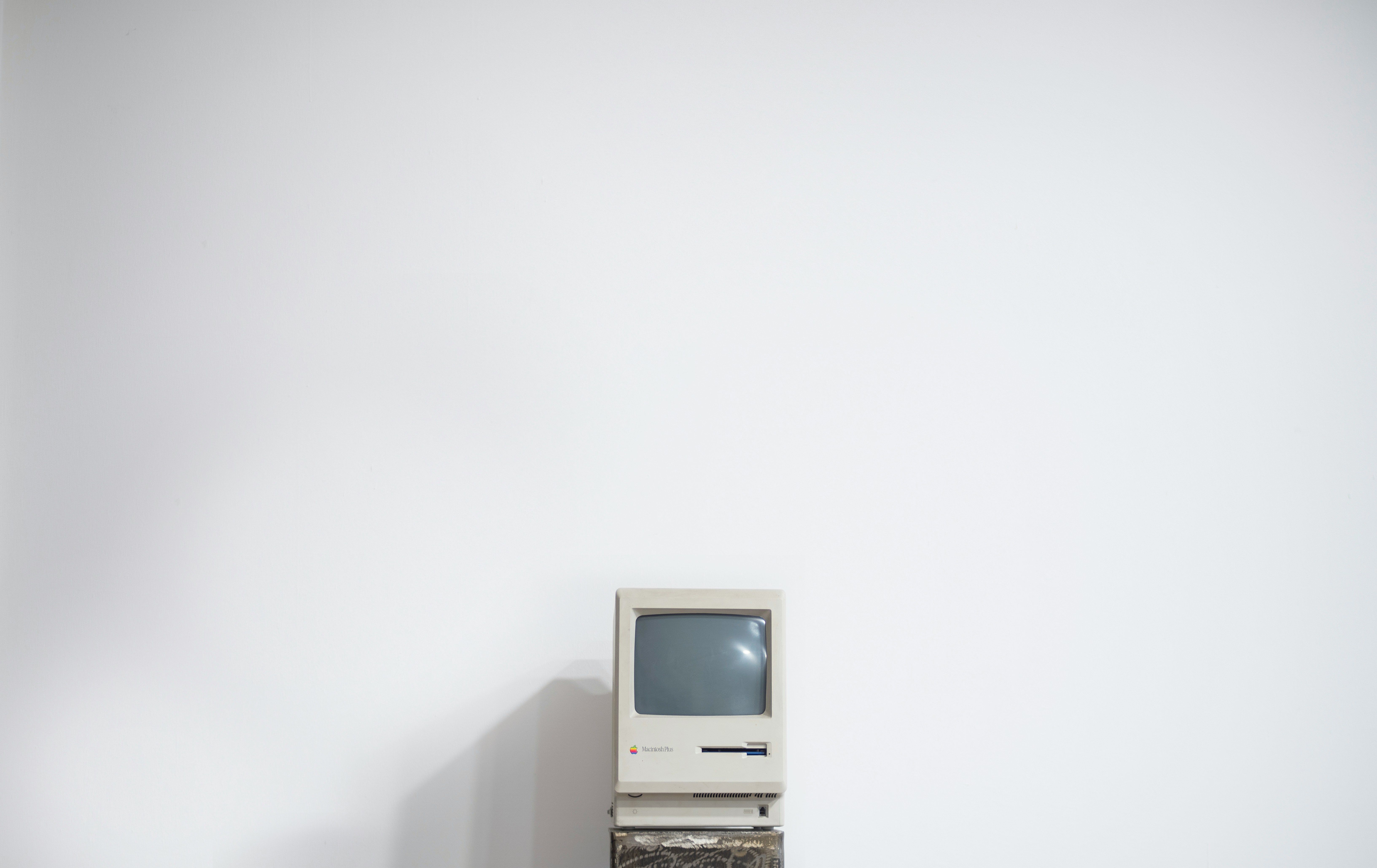 6532x4120 Wallpaper celebrating the 40th anniversary of the Macintosh