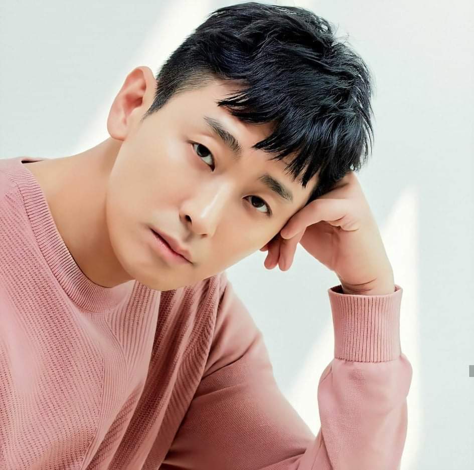 945x938 Hallyu Star Spotlight: How Ju Ji Hoon Keeps Reinventing His Growth & Value As Bankable Actor