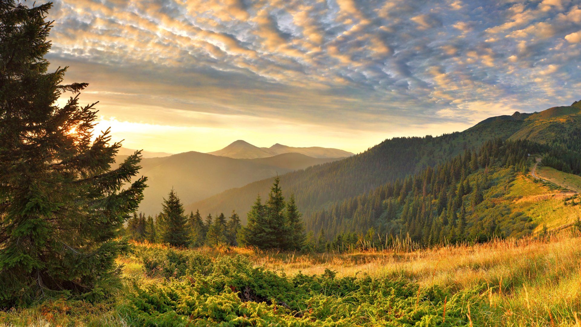 1920x1080 Majestic Mountain Sunrise