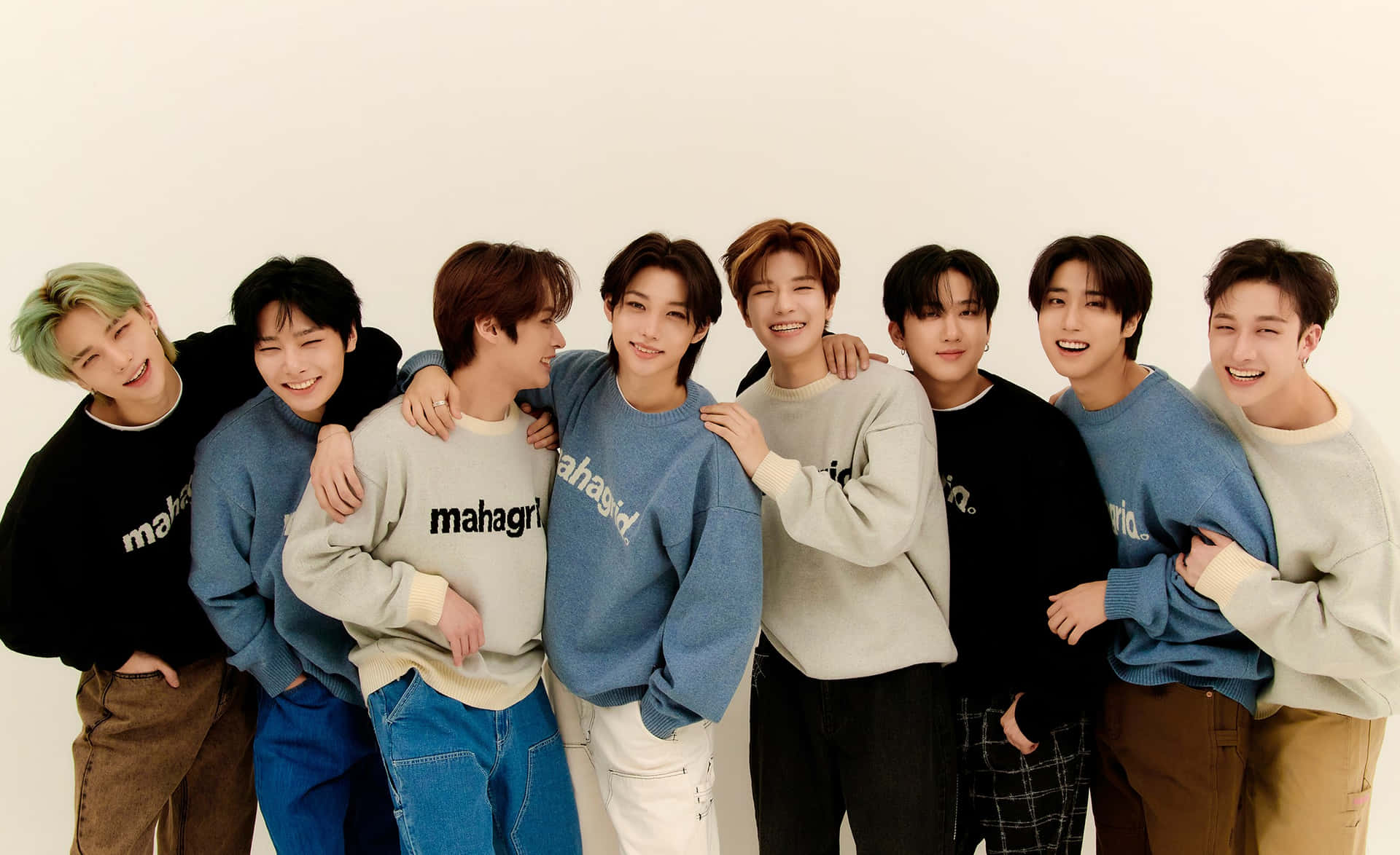 1920x1174 Stray Kids Group Photo Casual Style Wallpaper