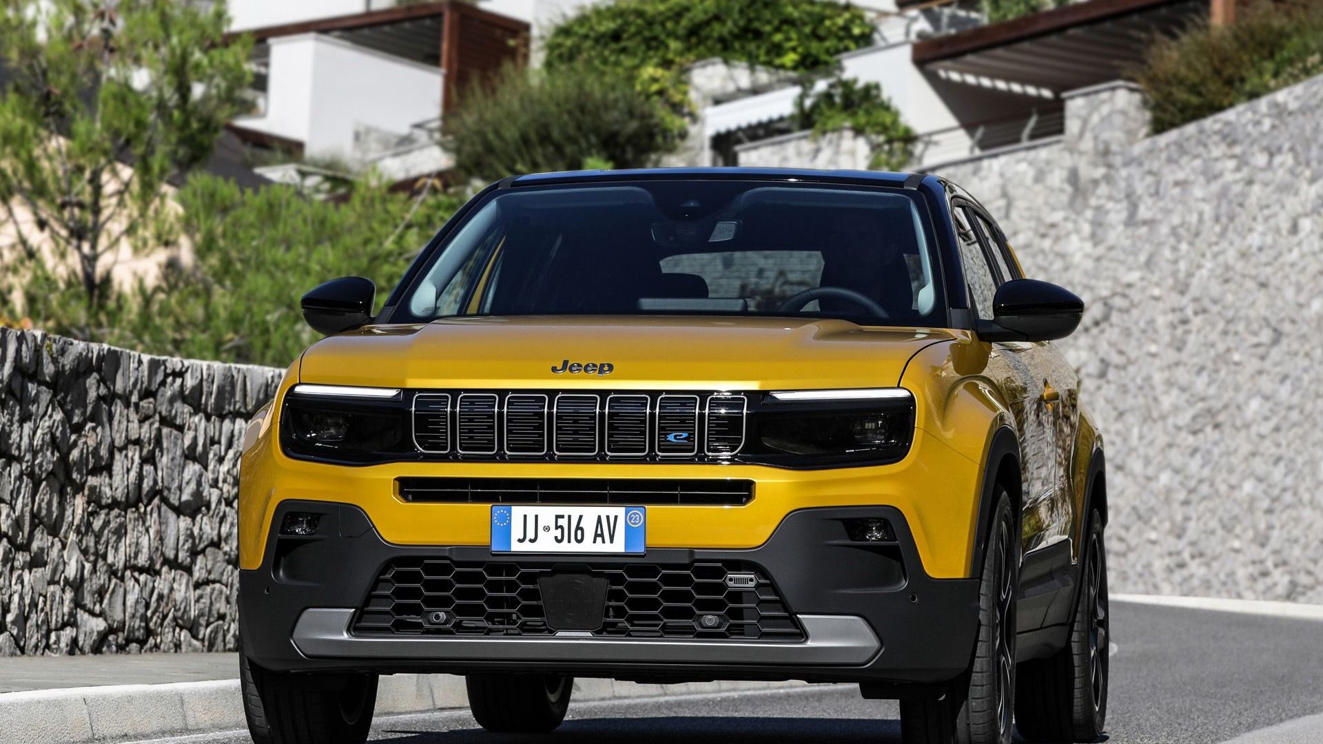1920x1080 Jeep Avenger EV SUV debuts for Europe, joined by 4x4 concept version