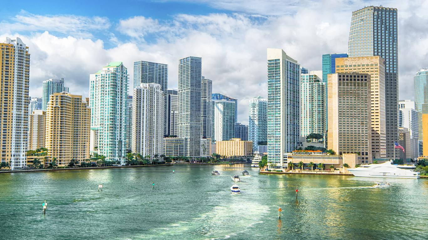 1366x768 Downtown Miami Florida City Skyline Wallpaper