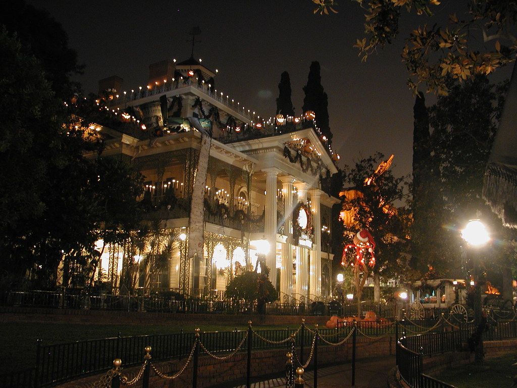 1024x768 Haunted Mansion Holiday at Night, Disneyland. The Haunted M