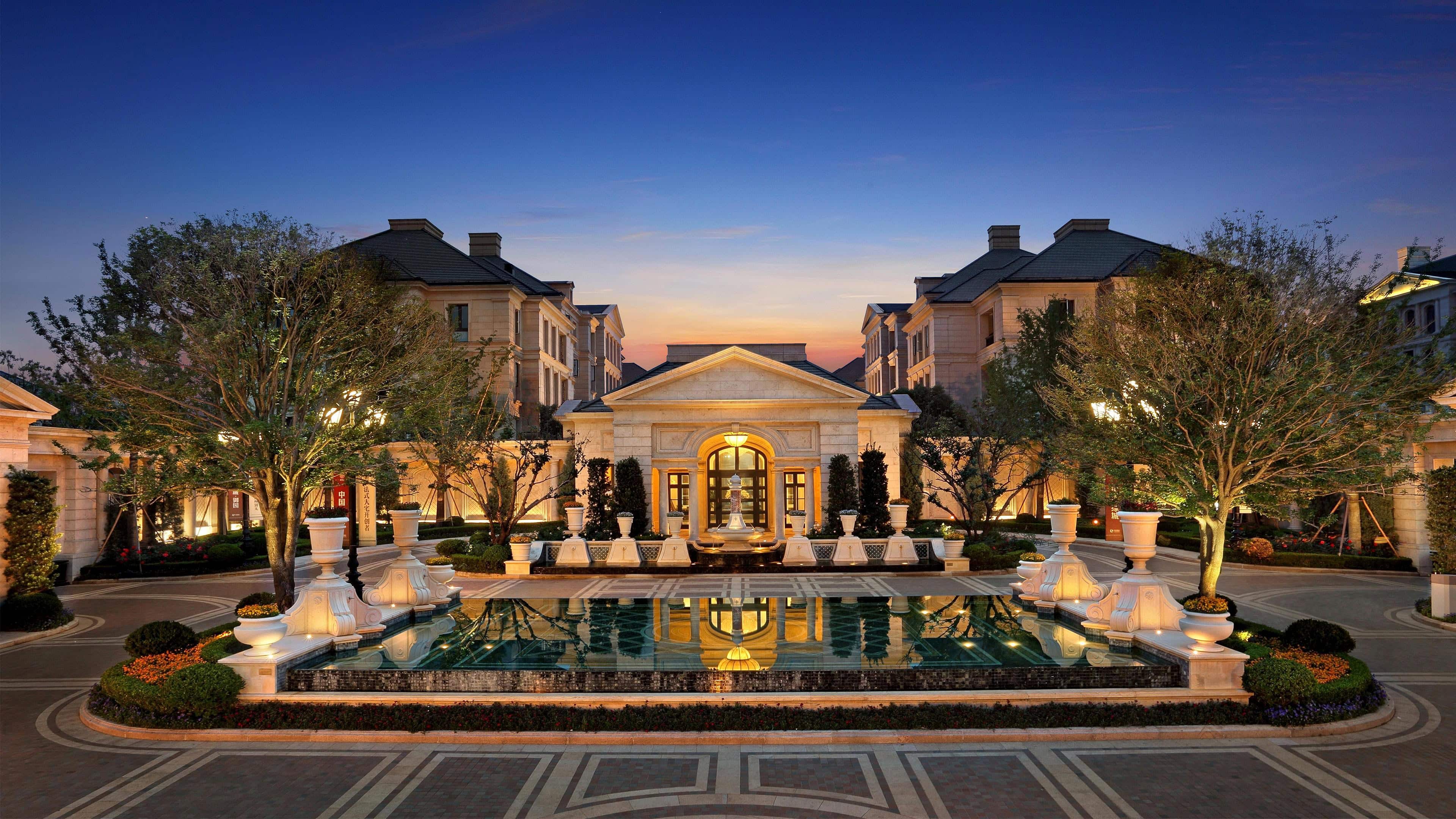3840x2160 Mansion Wallpaper: Transform Your Home's Look