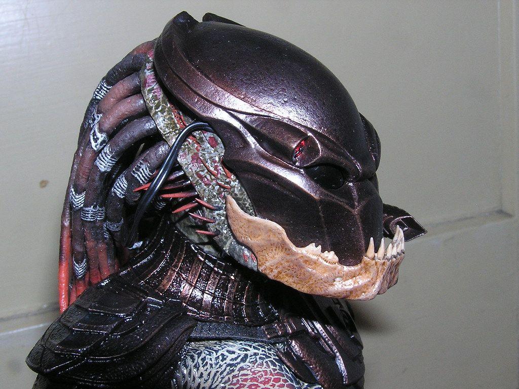 1024x768 Đồ chơi nóng bỏng Berserker Predator - maska, zapnutý laser