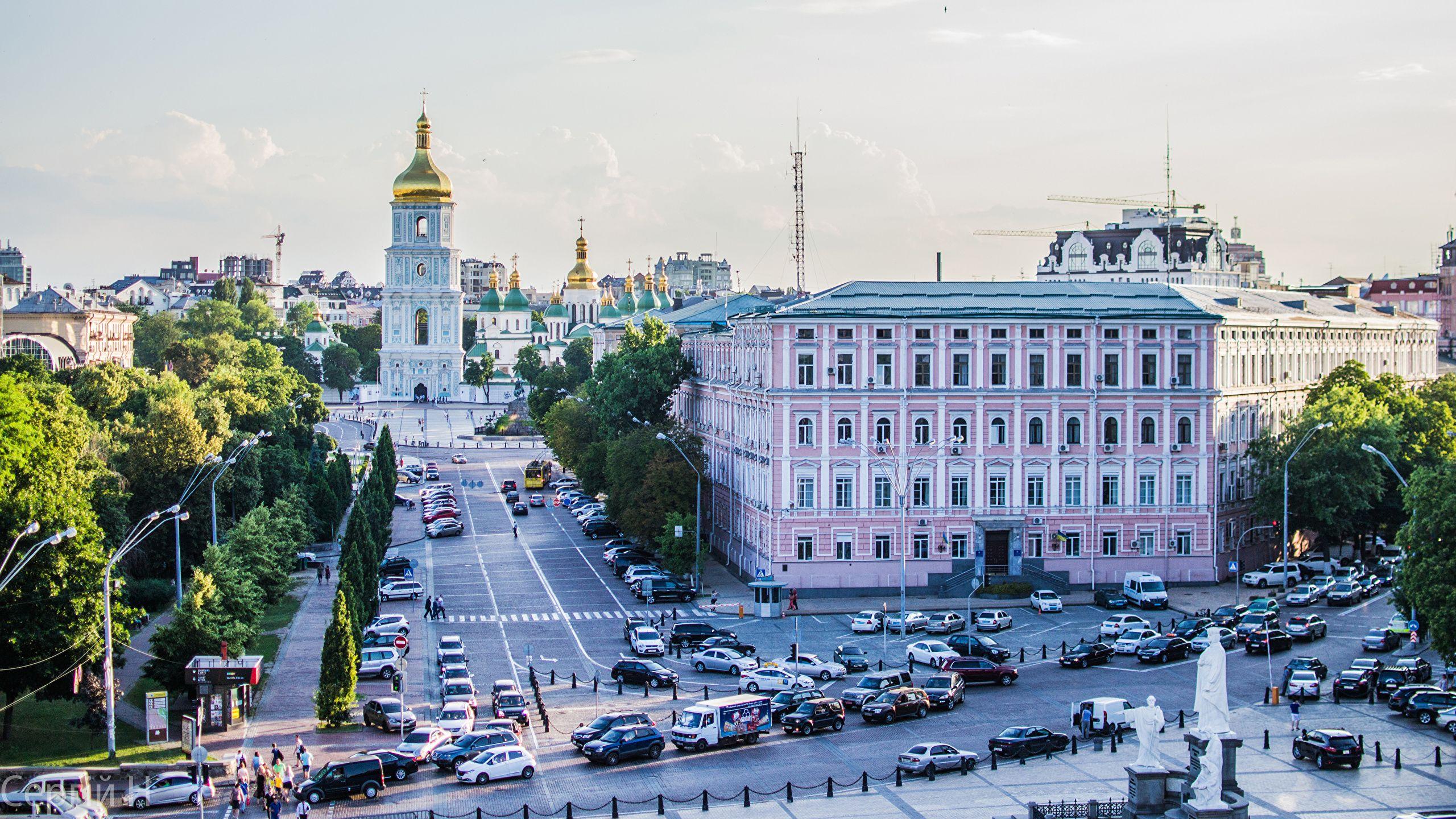 2560x1440 Kiev Wallpaper