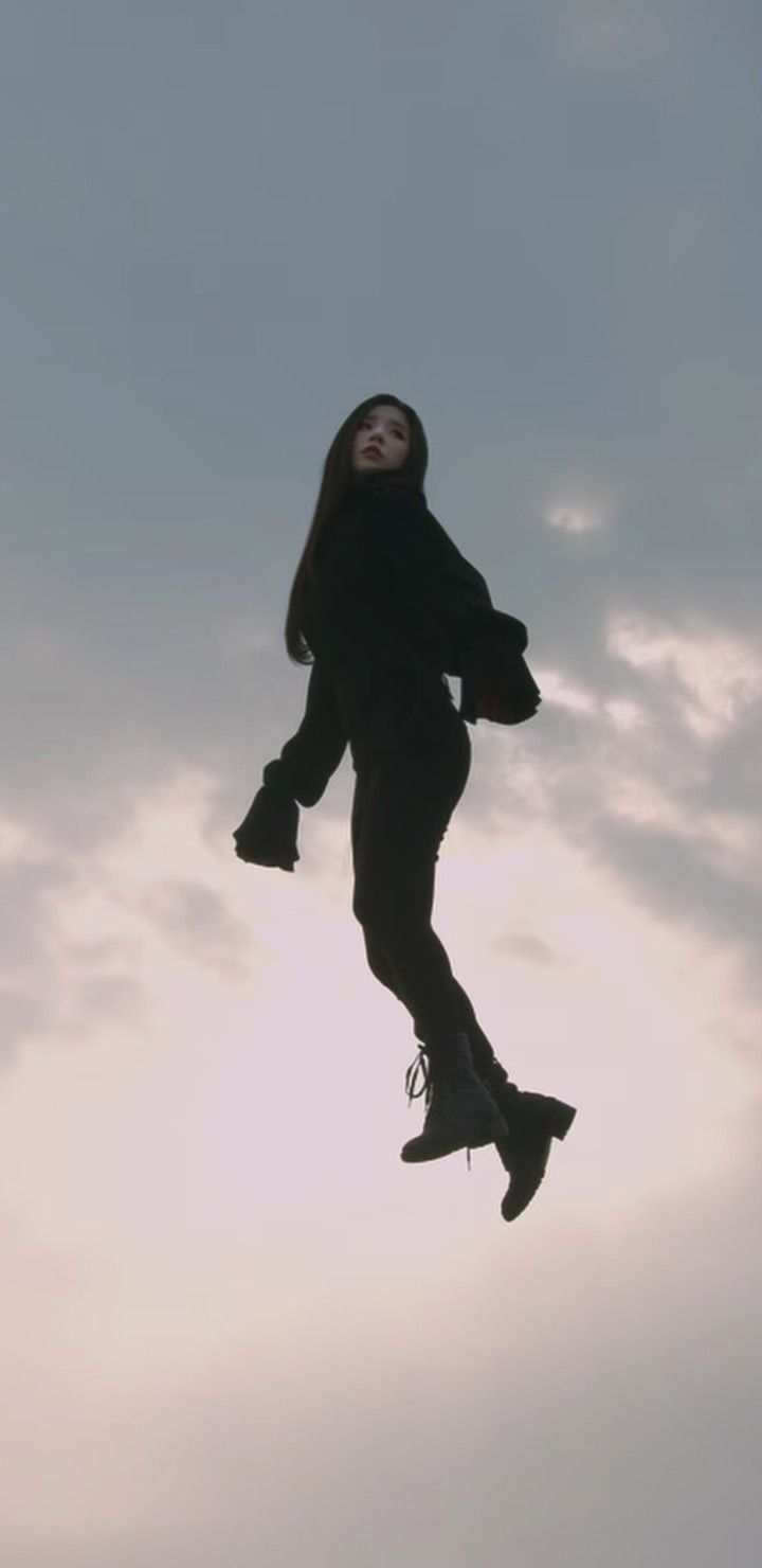 720x1480 Loona butterfly wallpaper. Hi high wallpaper loona, Loona wallpaper aesthetic, Aesthetic korean girl wallpaper