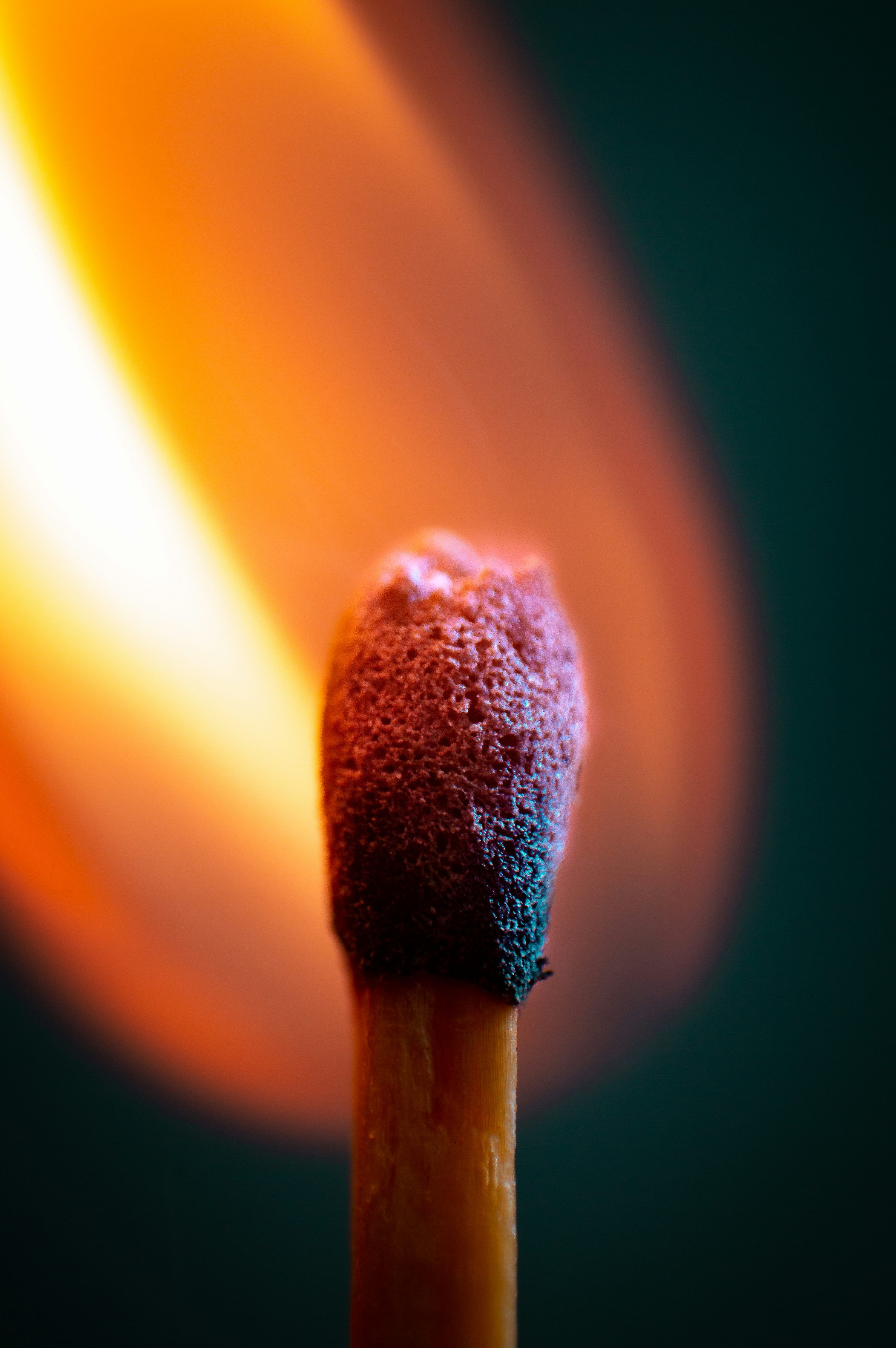 3000x4512 Red and brown match stick photo