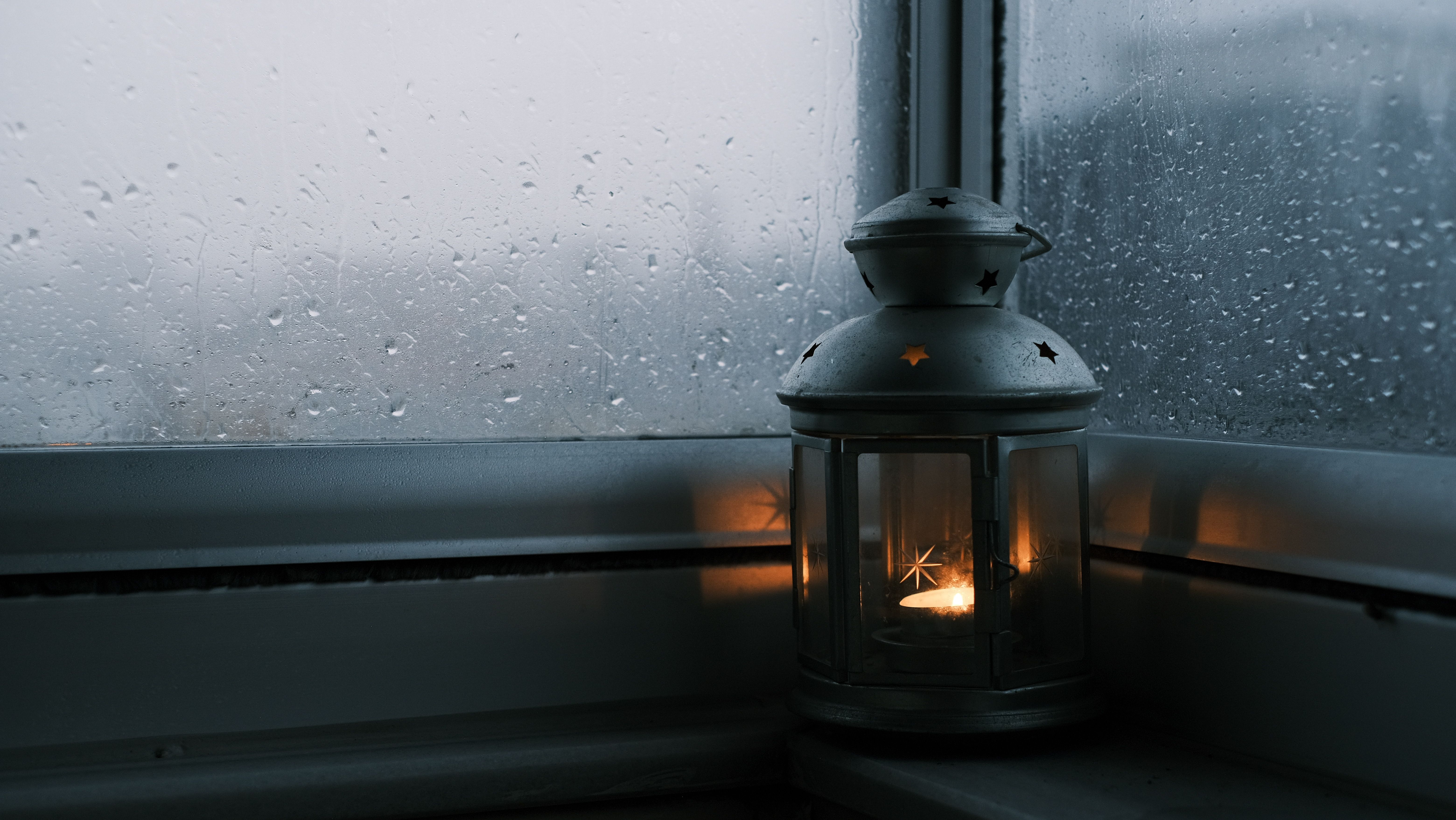 6240x3512 Cozy Lantern on Rainy Window Sill Evening · Free