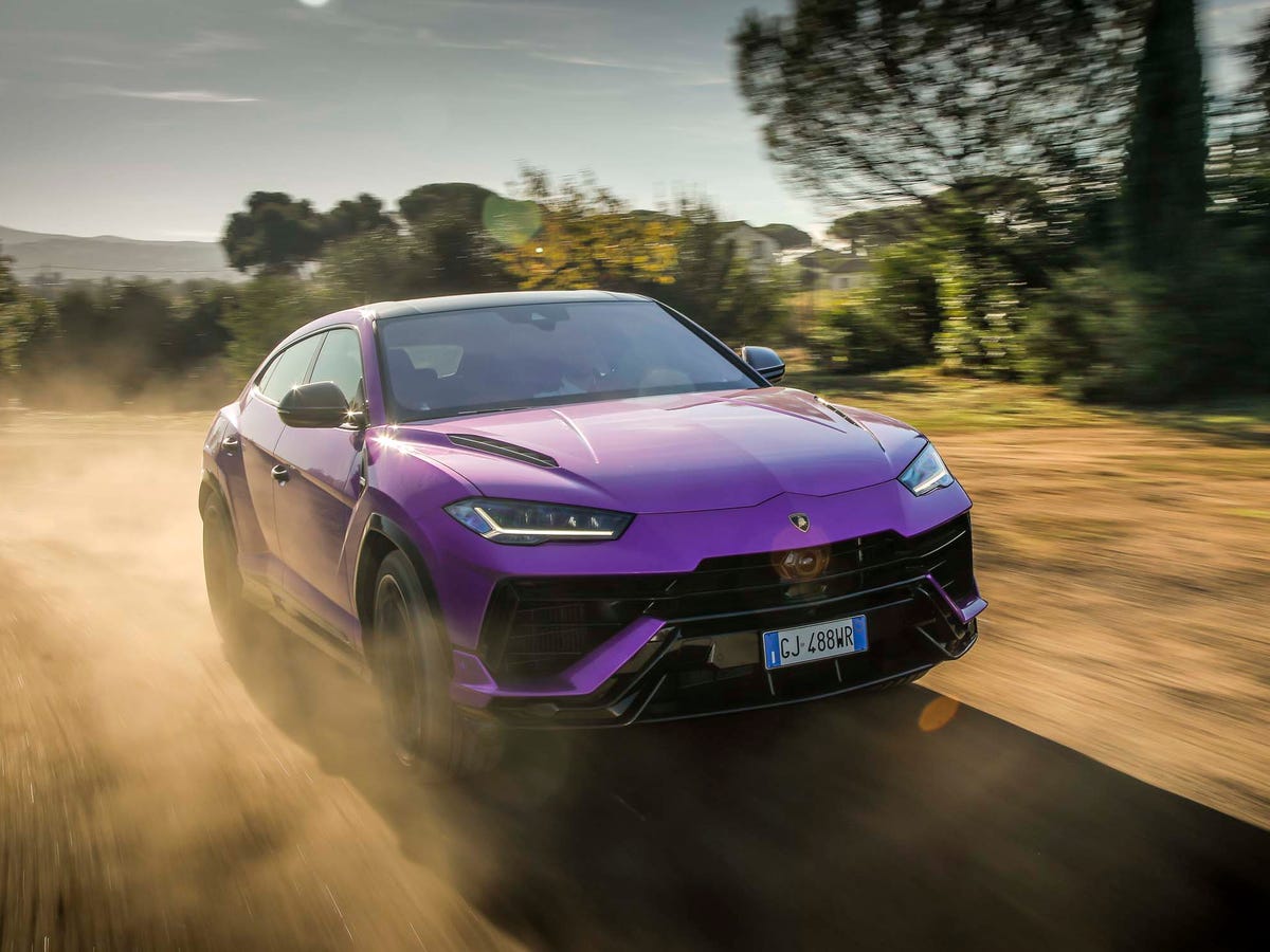1200x900 View Photo of the 2023 Lamborghini Urus Performante