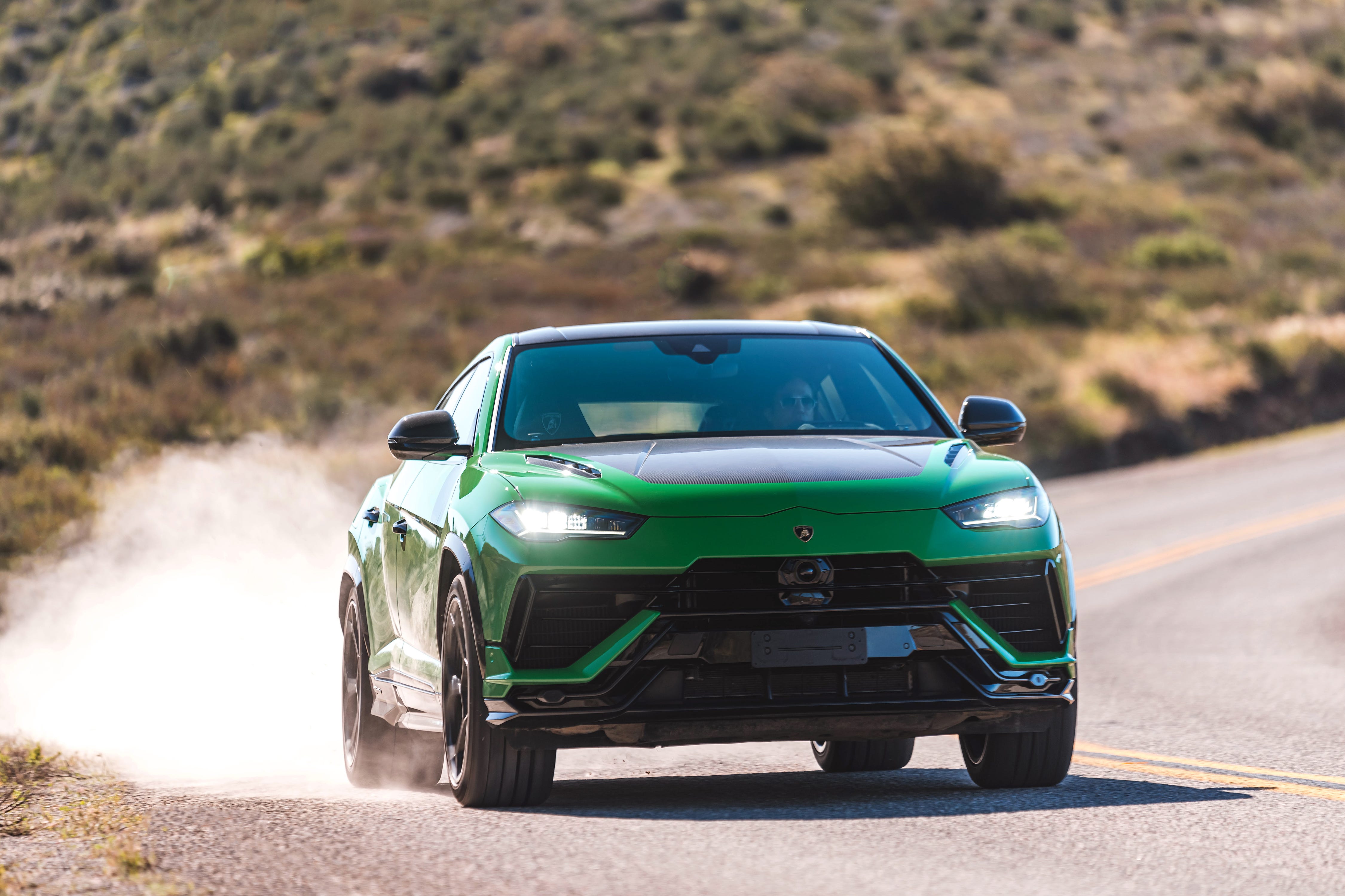 4500x3000 View Photo of the 2023 Lamborghini Urus Performante