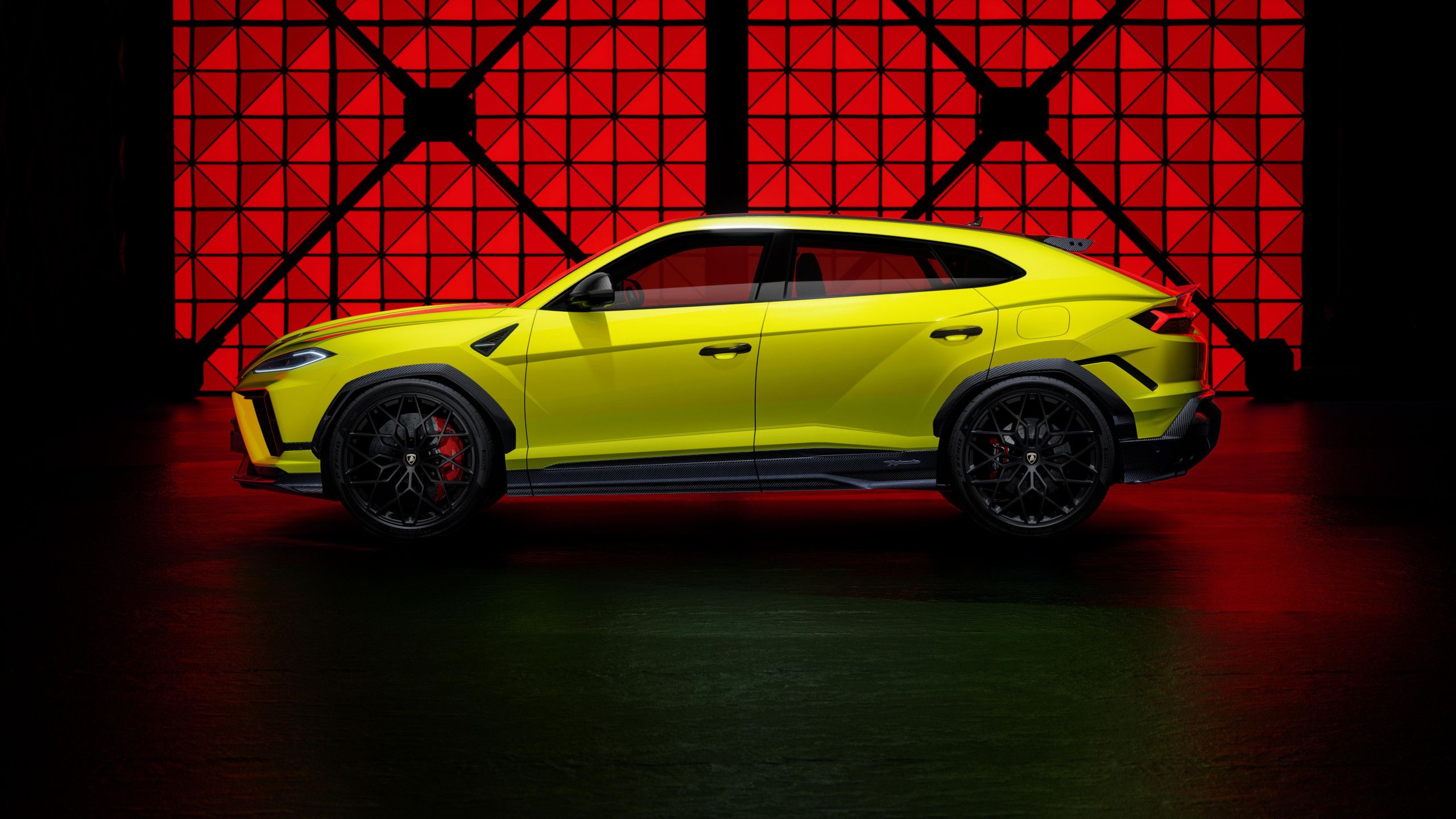 2560x1440 Lamborghini Urus SE Performante is the most super 'Super SUV'. Wallpaper*