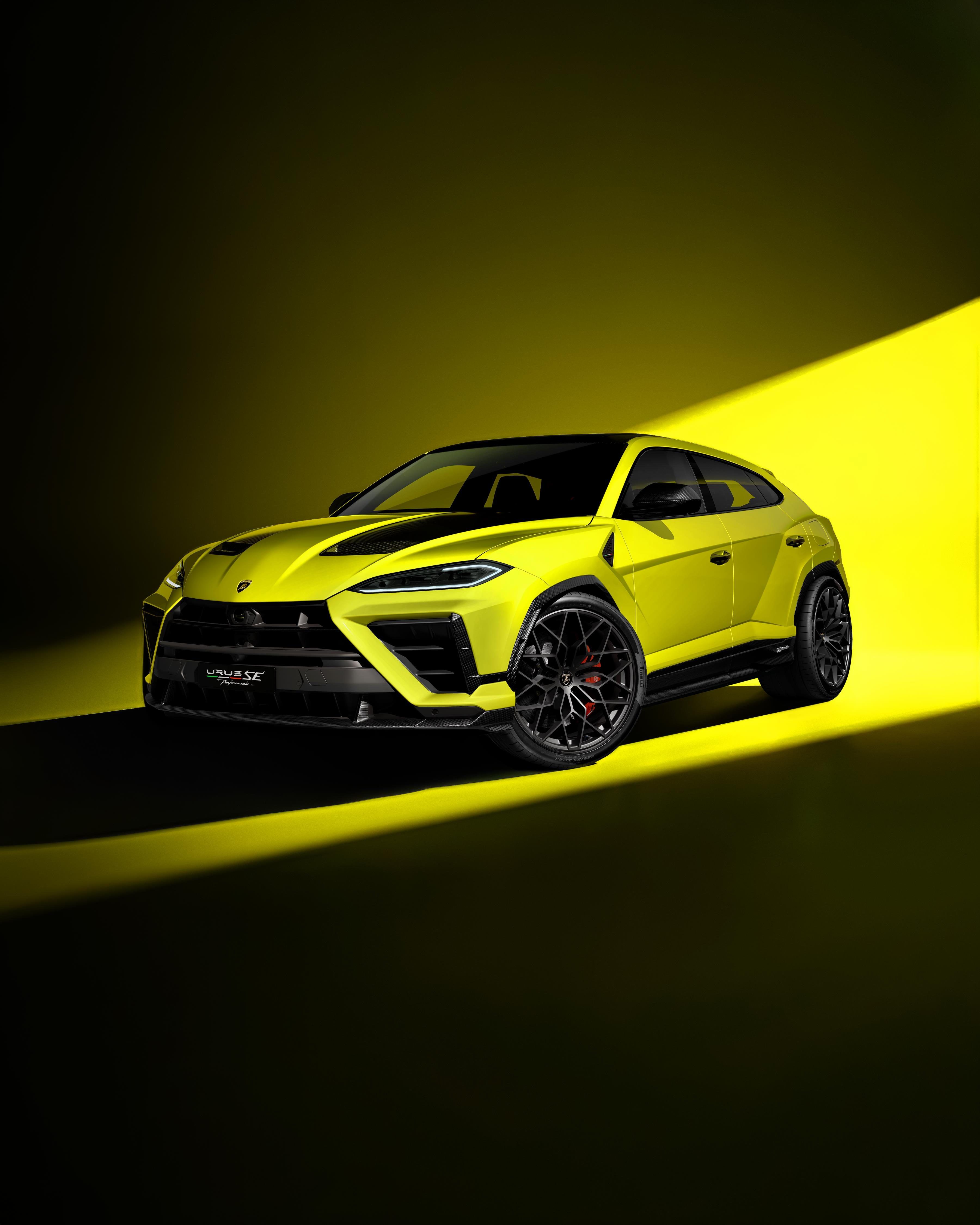 3600x4500 Lamborghini Urus SE Performante: 812 CV Hybrid SUV Detailed