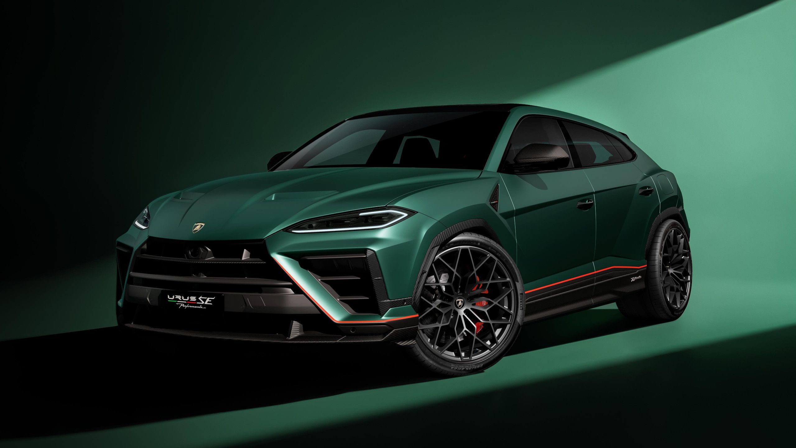 2560x1440 Lamborghini Urus SE Performante is the most super 'Super SUV'. Wallpaper*