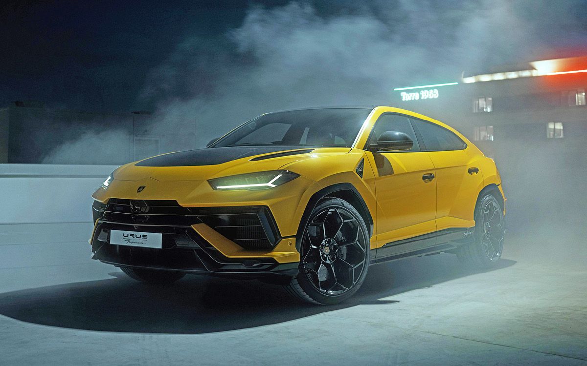 1200x750 Model Perspective: Lamborghini Urus Performante Financial Services