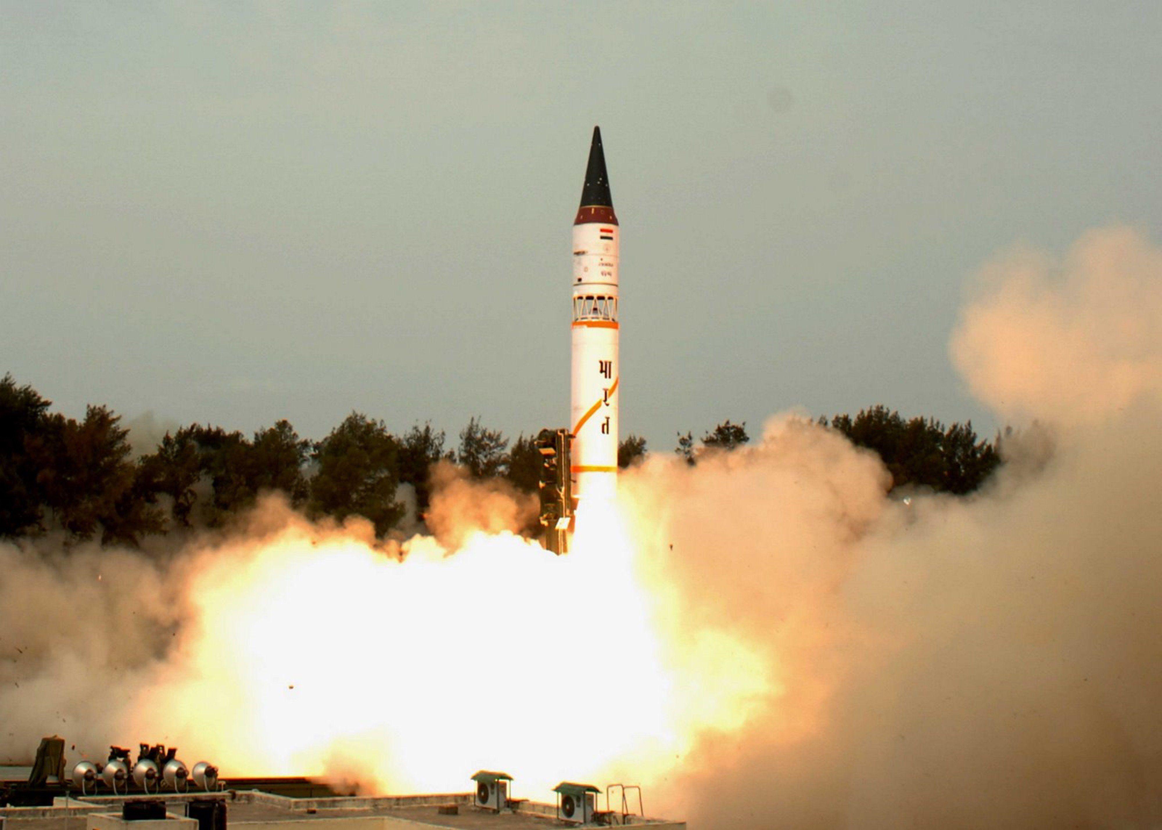 Nuclear missile. Баллистическая ракета Агни-2. Ракета Агни-3. Agni 5 ракета. Баллистические ракеты Индии.