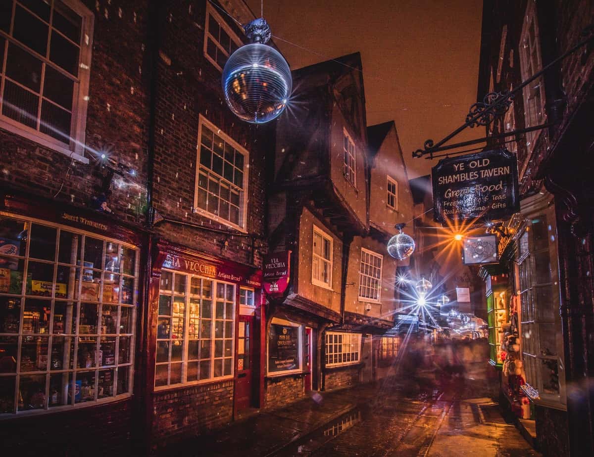 1200x924 Photo That Prove the UK Is One of the Most Magical Places to Spend the Winter Heart Britain