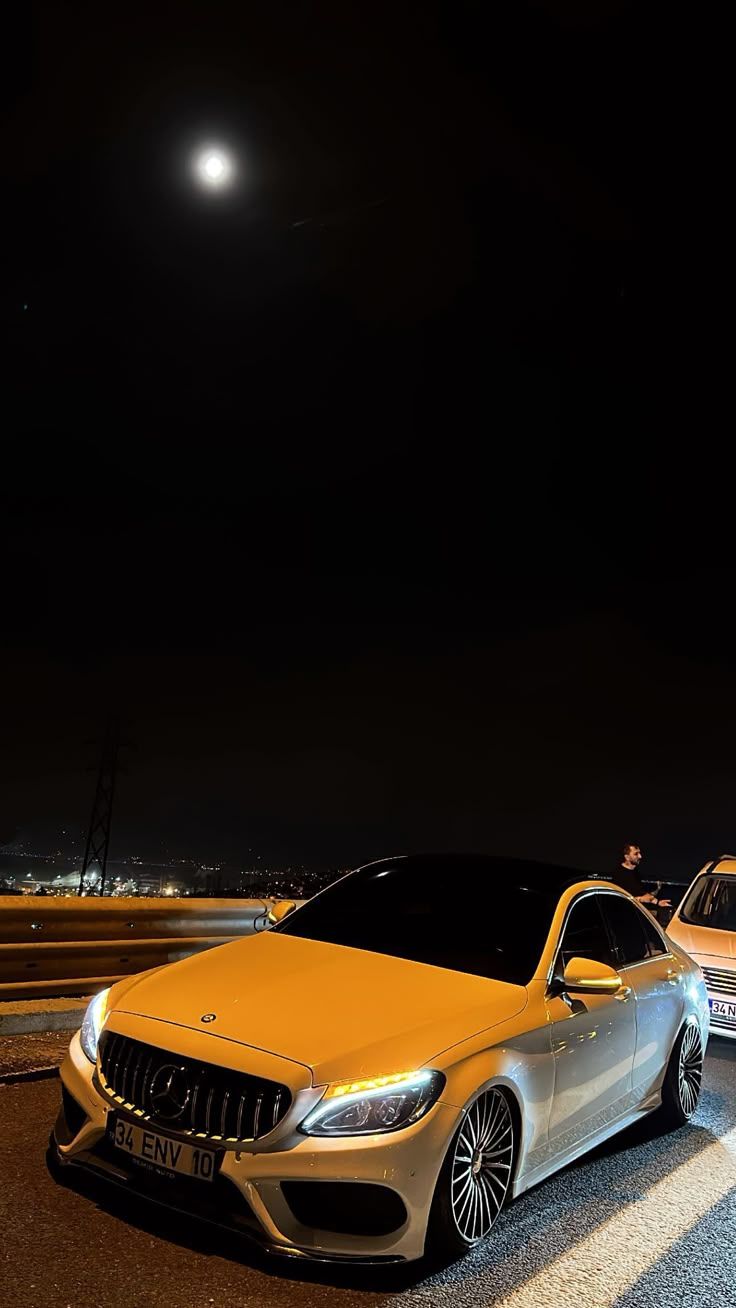 736x1308 Mercedes c200