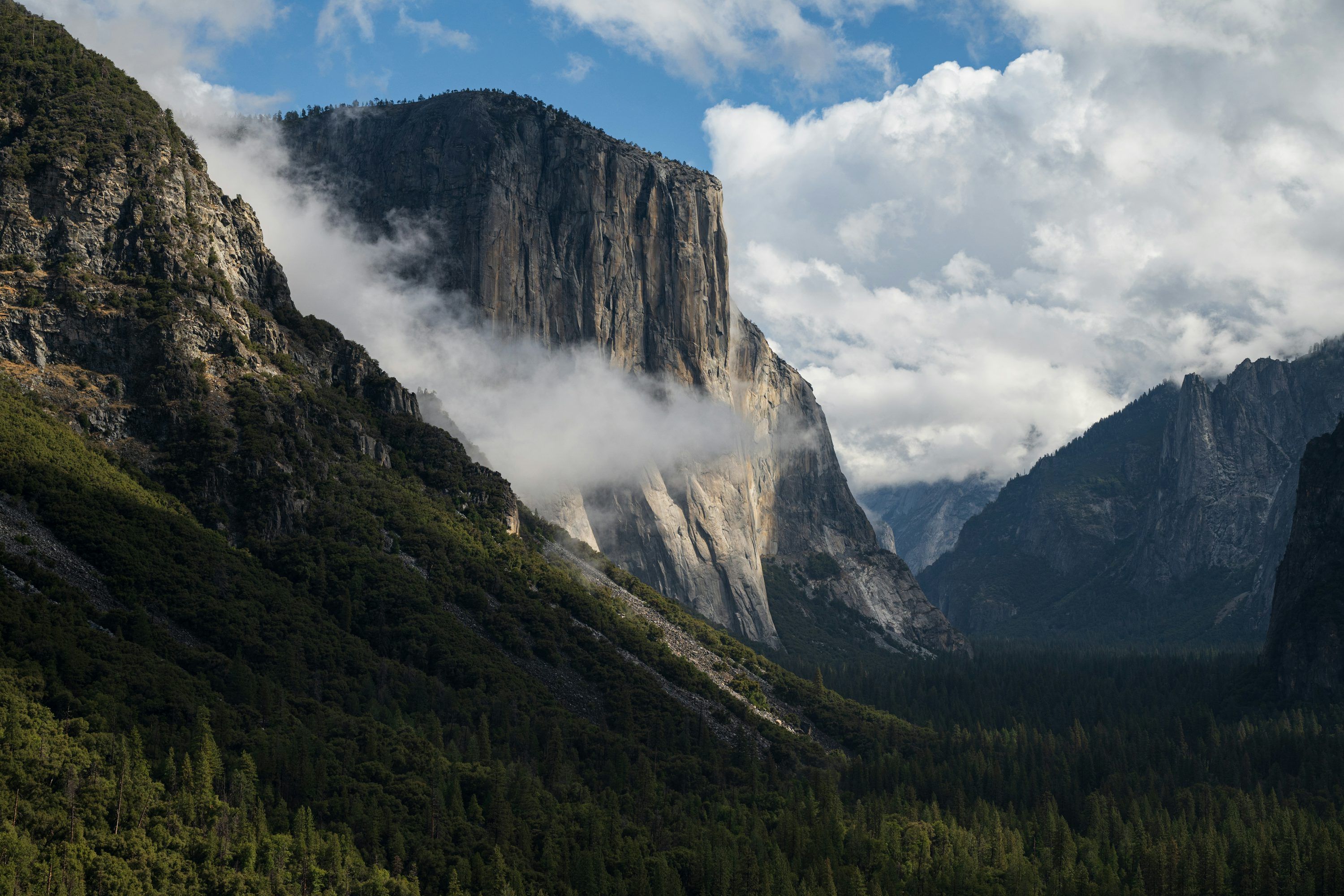 3000x2000 Majestic el capitan rock formation shrouded in mist photo