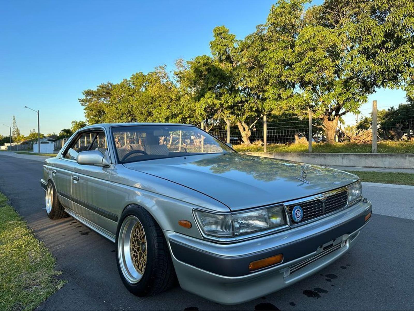 1600x1200 Nissan Laurel C33 Sold