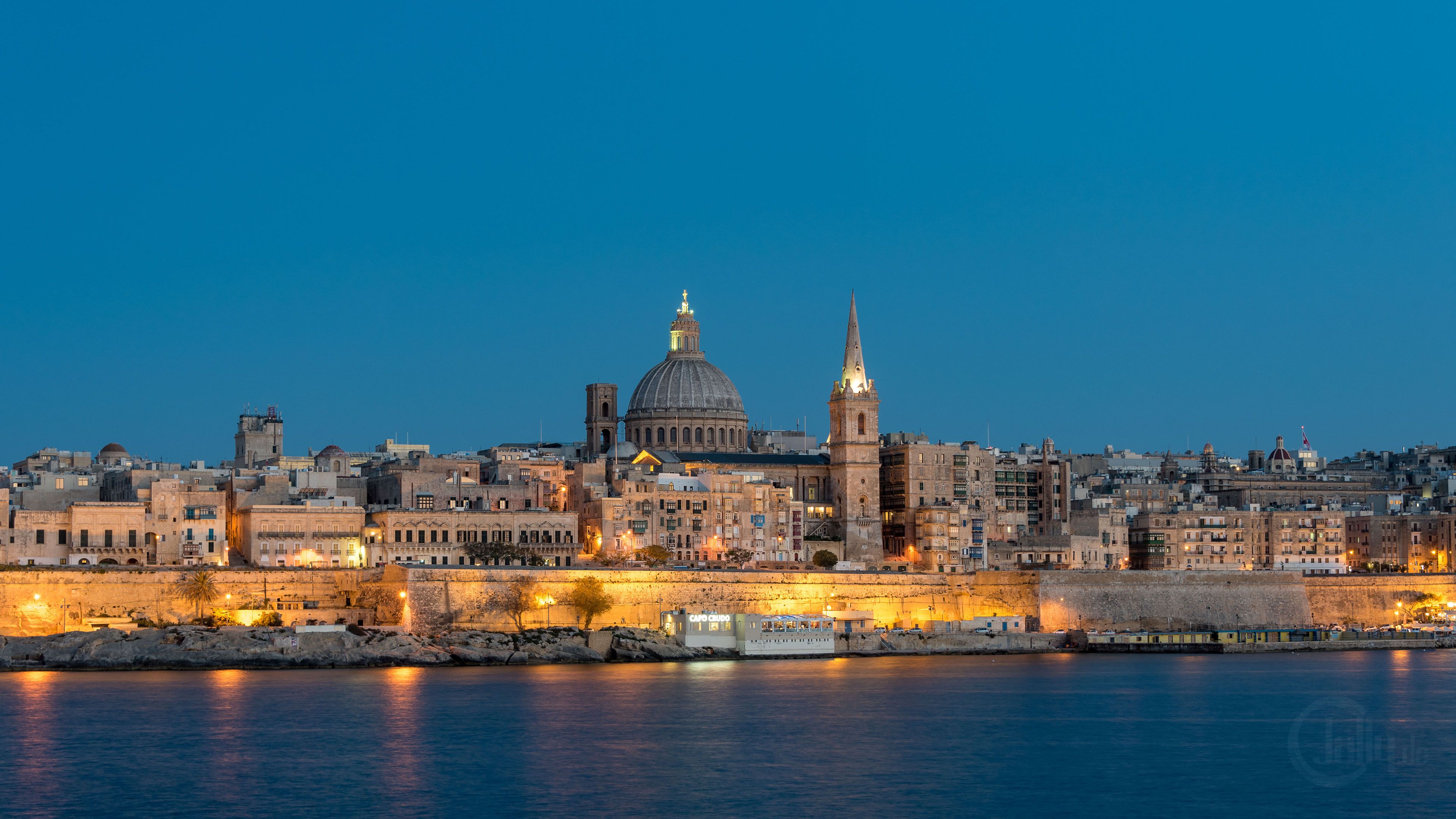 3840x2160 Valletta skyline at night / Valletta