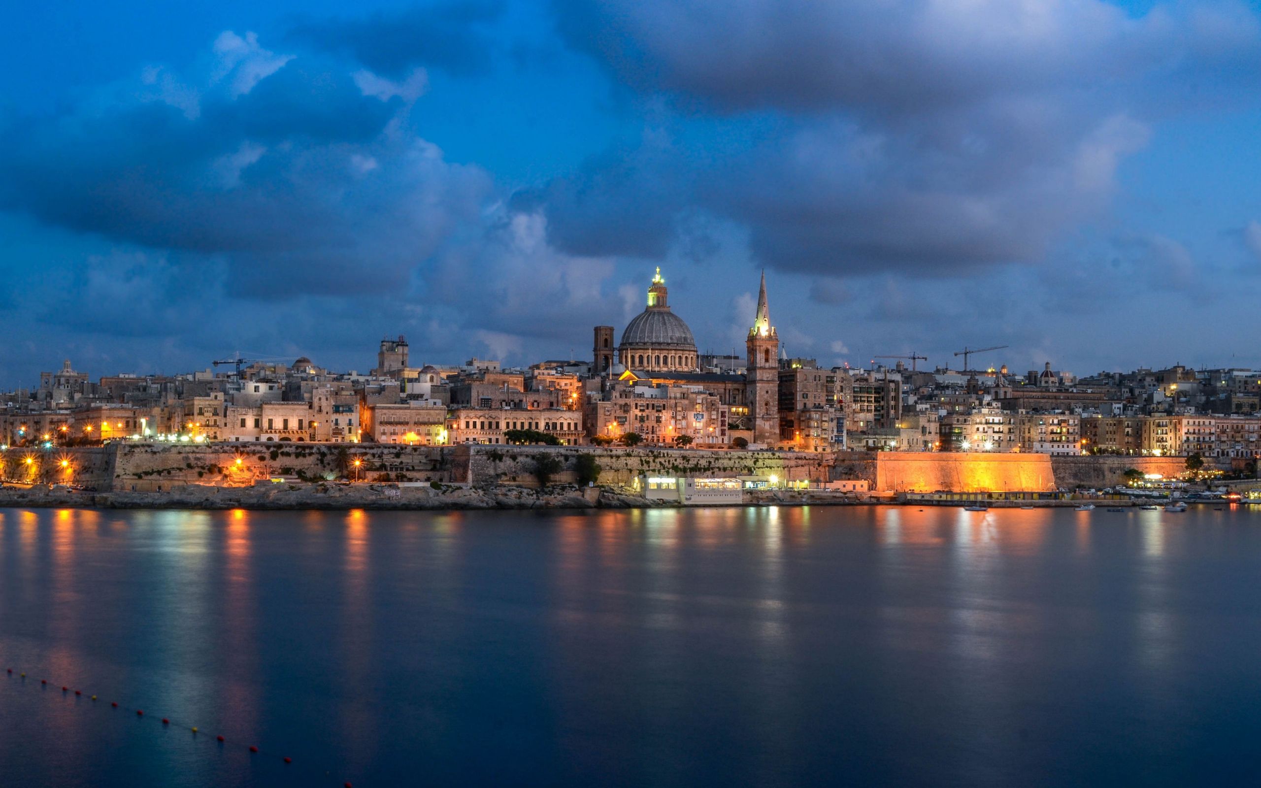 2560x1600 Valletta Twilight: Malta Waterfront Reflections