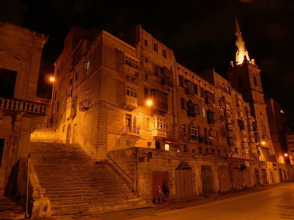 1024x768 Valletta at Night. The Happy Hermit