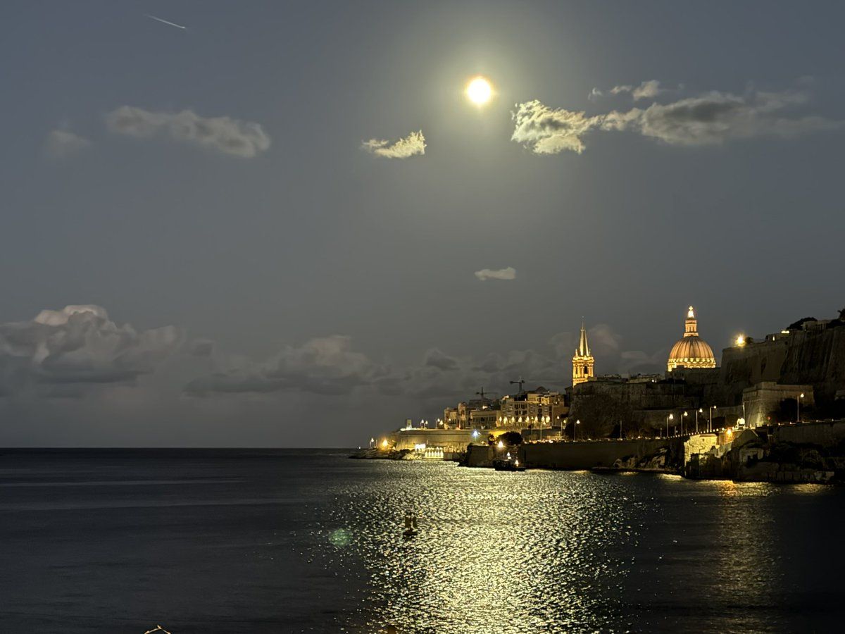 1200x900 Valletta, #Malta, full moon