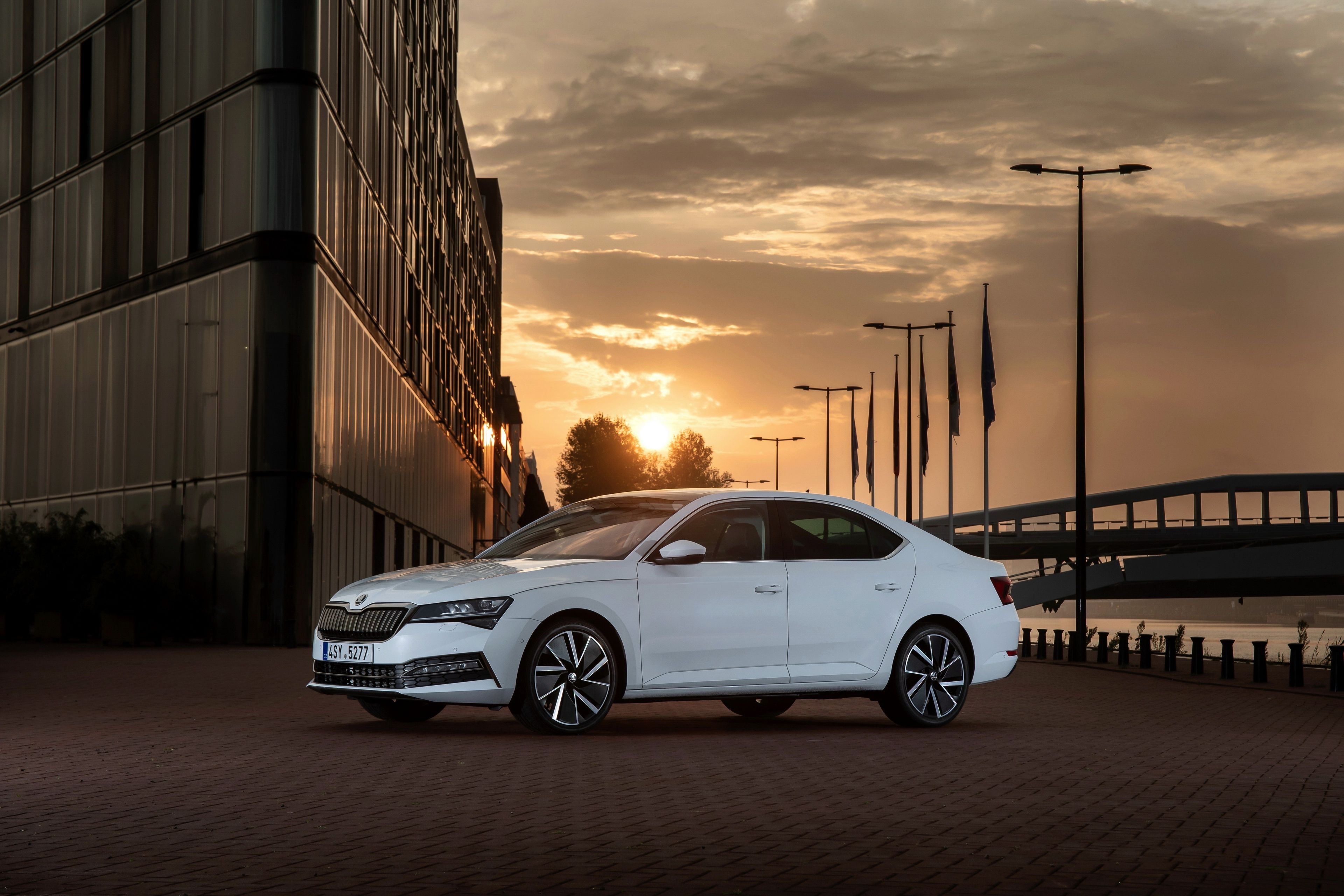 3840x2560 Free Škoda Superb 4K Wallpaper & Desktop HD Background for PC
