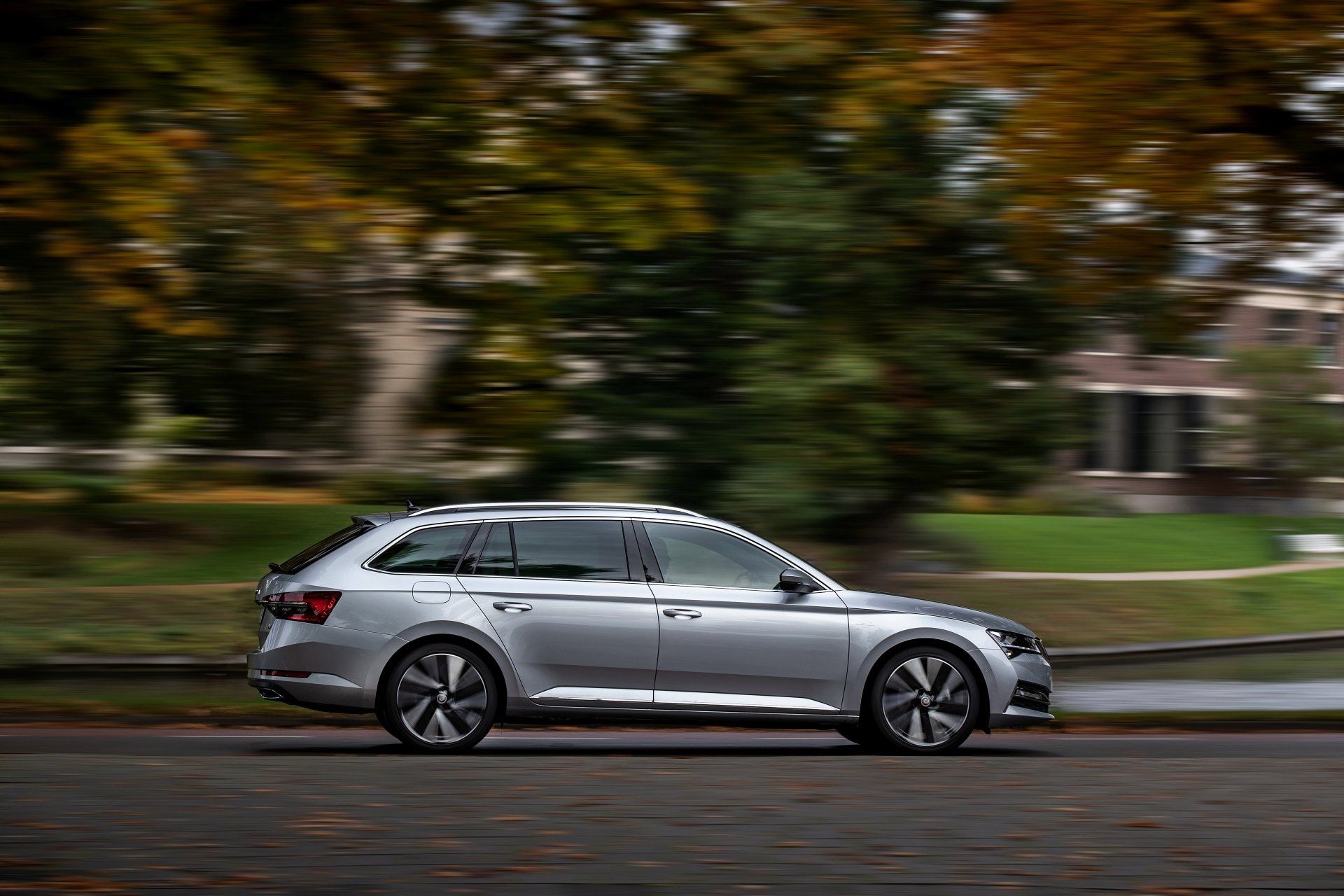 1920x1280 Download Skoda Superb Silver Car Car Skoda Vehicle Skoda Superb Combi 4k Ultra HD Wallpaperx2560