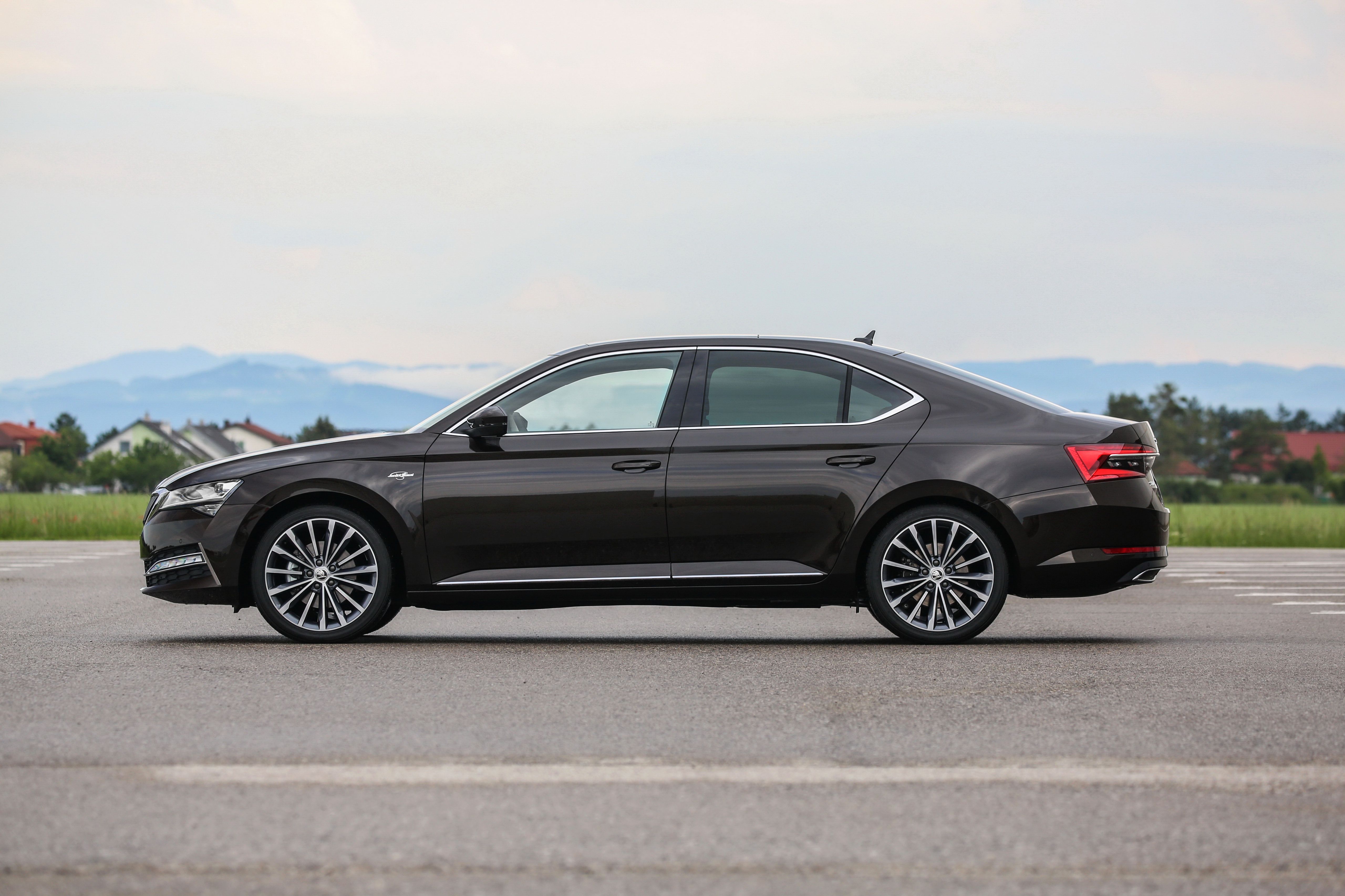 5120x3413 Free Škoda Superb 4K Wallpaper & Desktop HD Background for PC