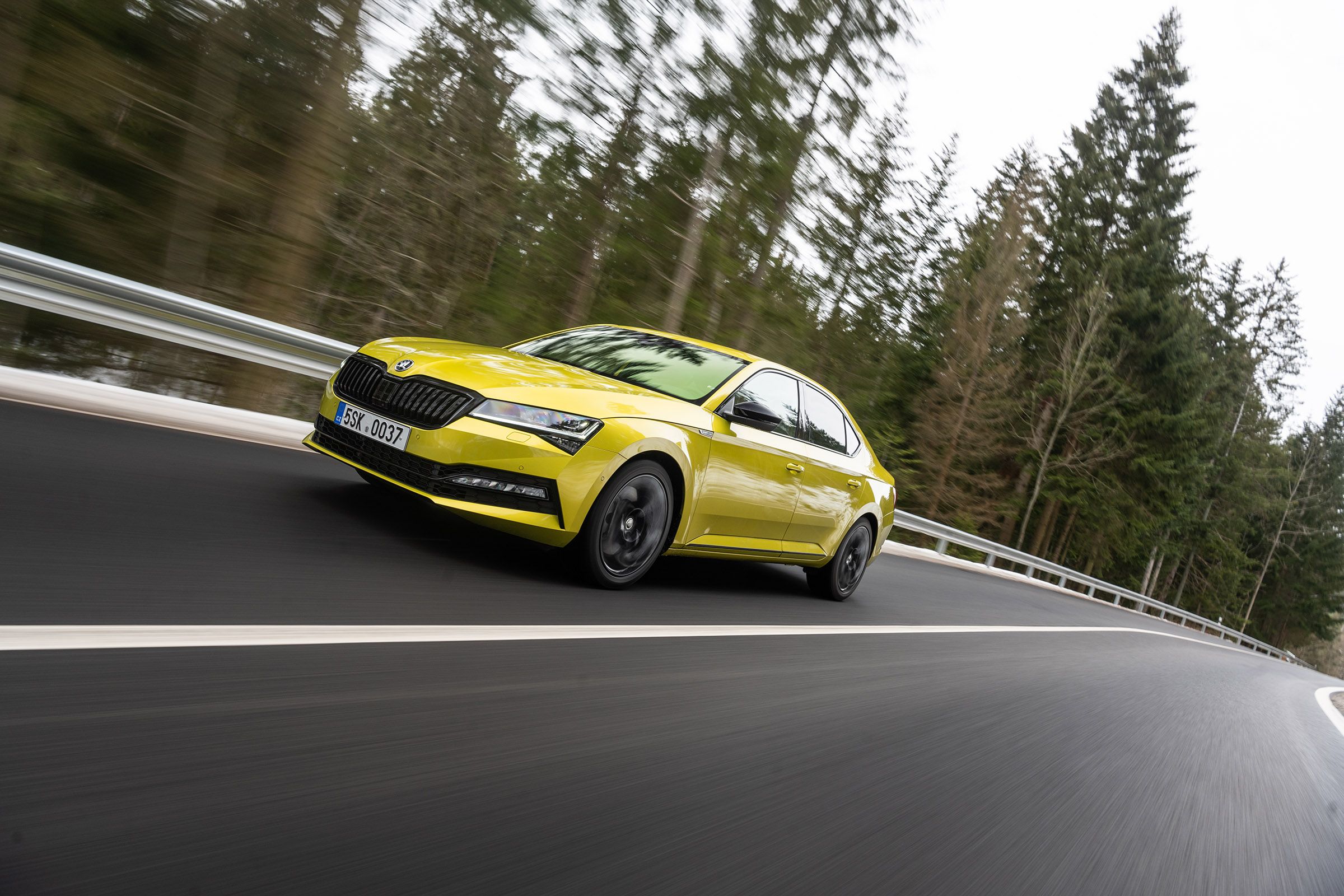 2400x1600 SUPERB SPORTLINE: The Natural Rhythm - Škoda Motorsport