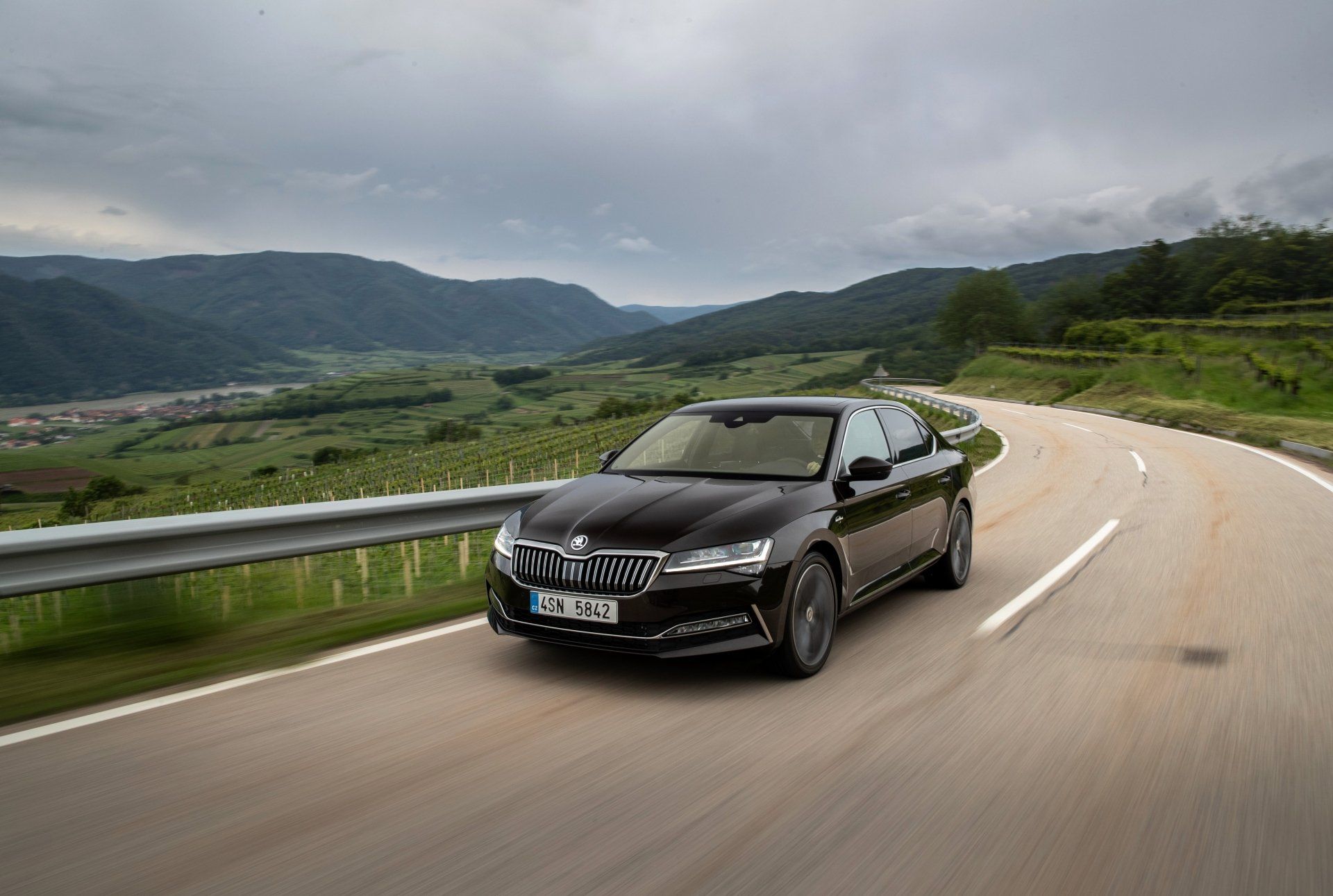 1920x1291 Download Compact Car Black Car Car Skoda Vehicle Skoda Superb 4k Ultra HD Wallpaperx3442