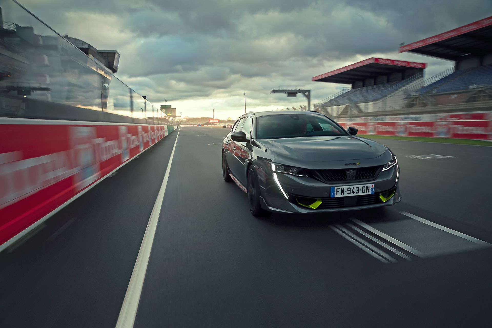 1920x1280 The new Peugeot 508 PSE hitting the straight line at Le Mans Racetrack. (3). Image - Behance
