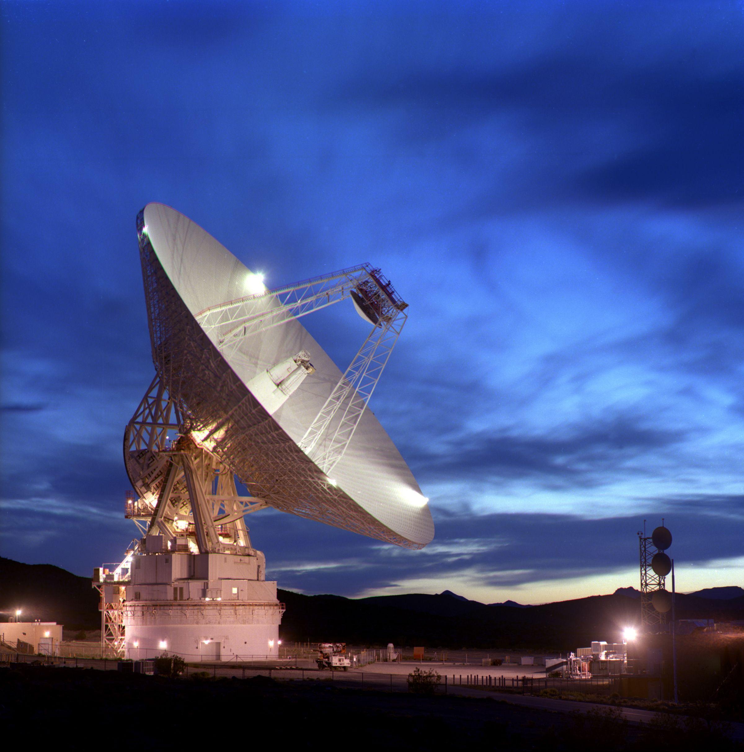 2400x2425 The Goldstone California deep space communications dish [2400 2425]. Deep space, Technology wallpaper, California institute of technology