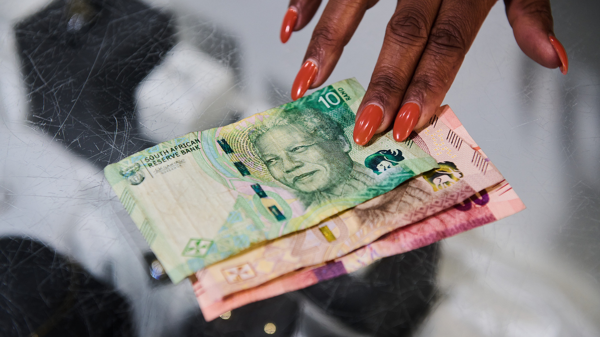 2048x1152 South African rand weakens as Middle East conflict rattles investors