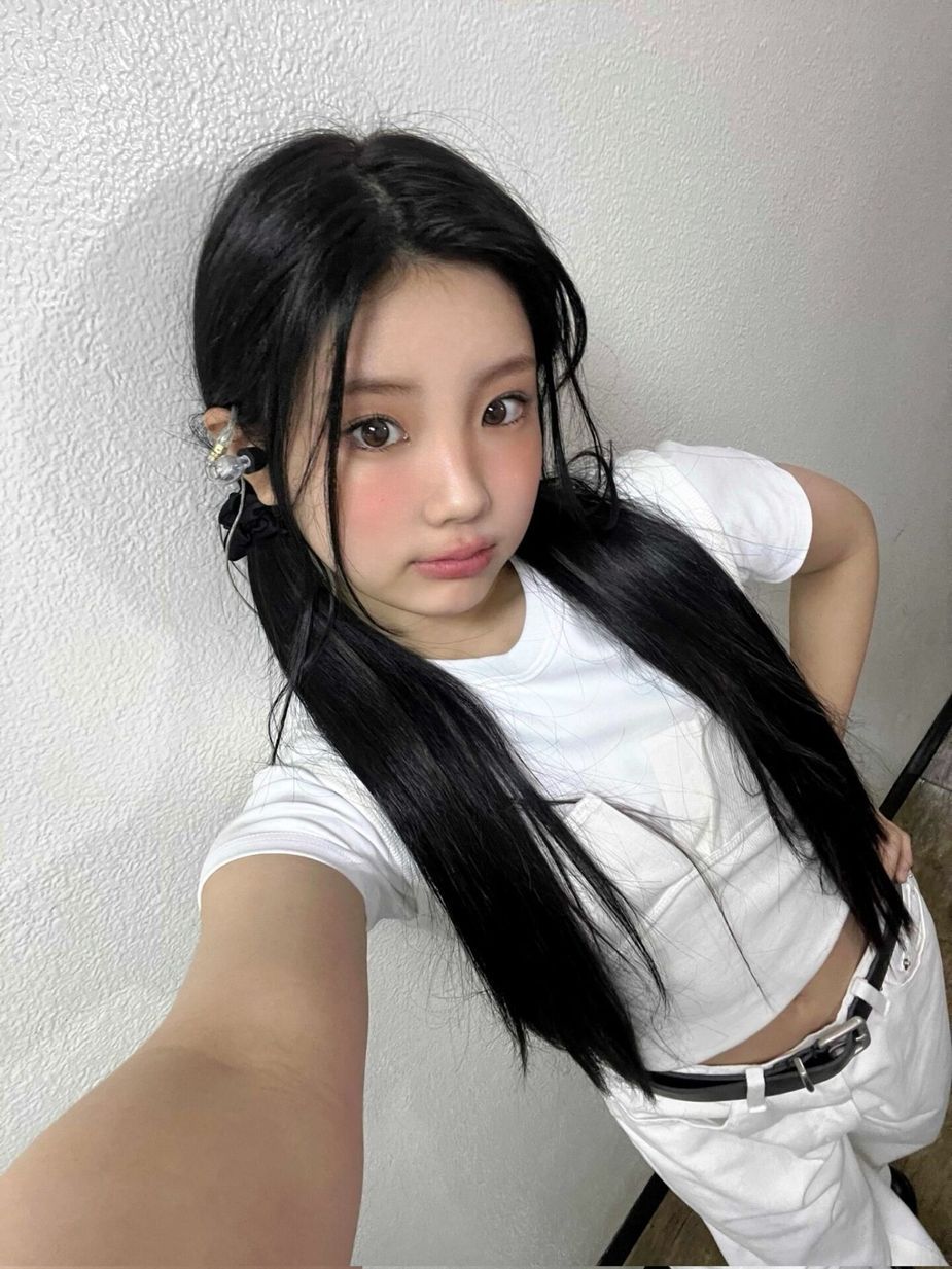 925x1233 Wonhee Wallpaper