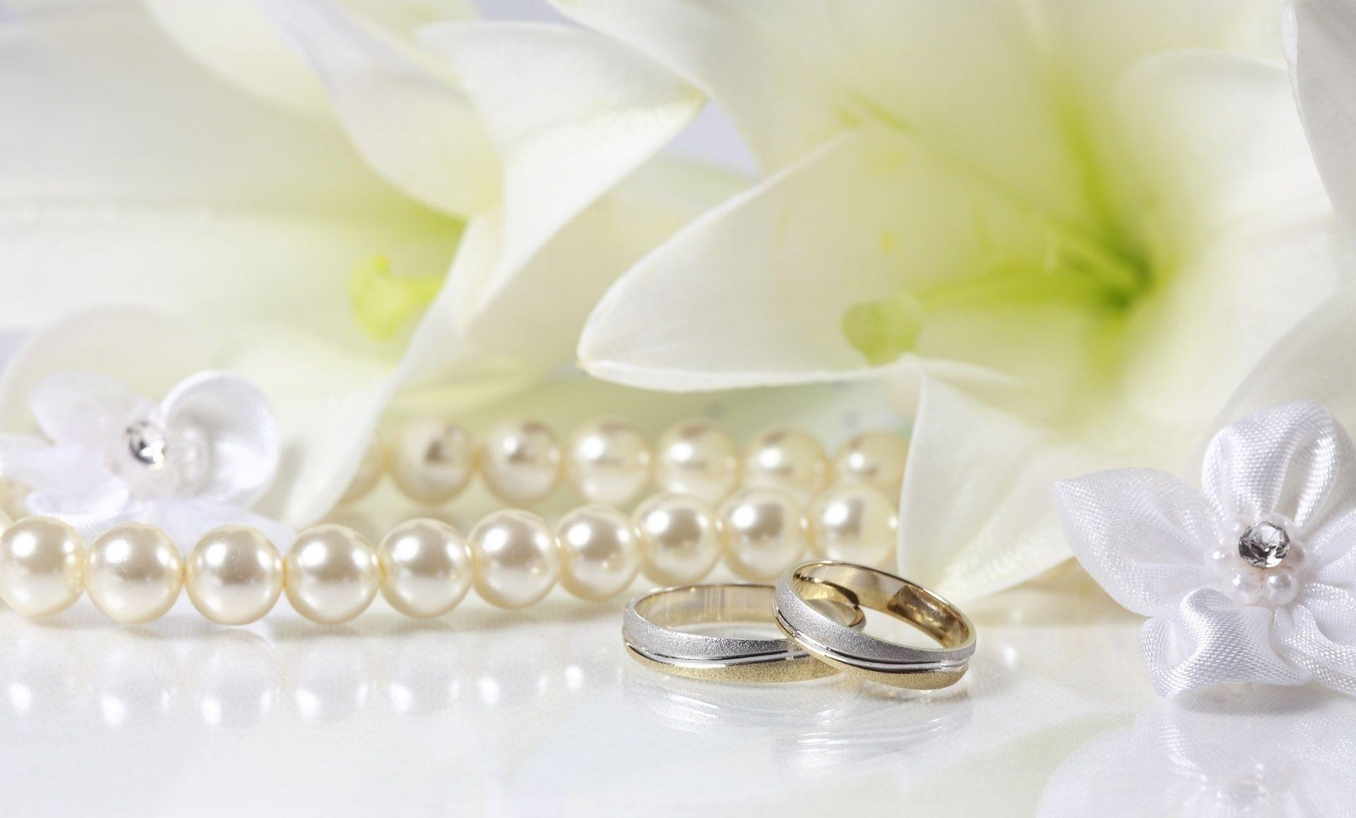 1920x1159 White Pearls