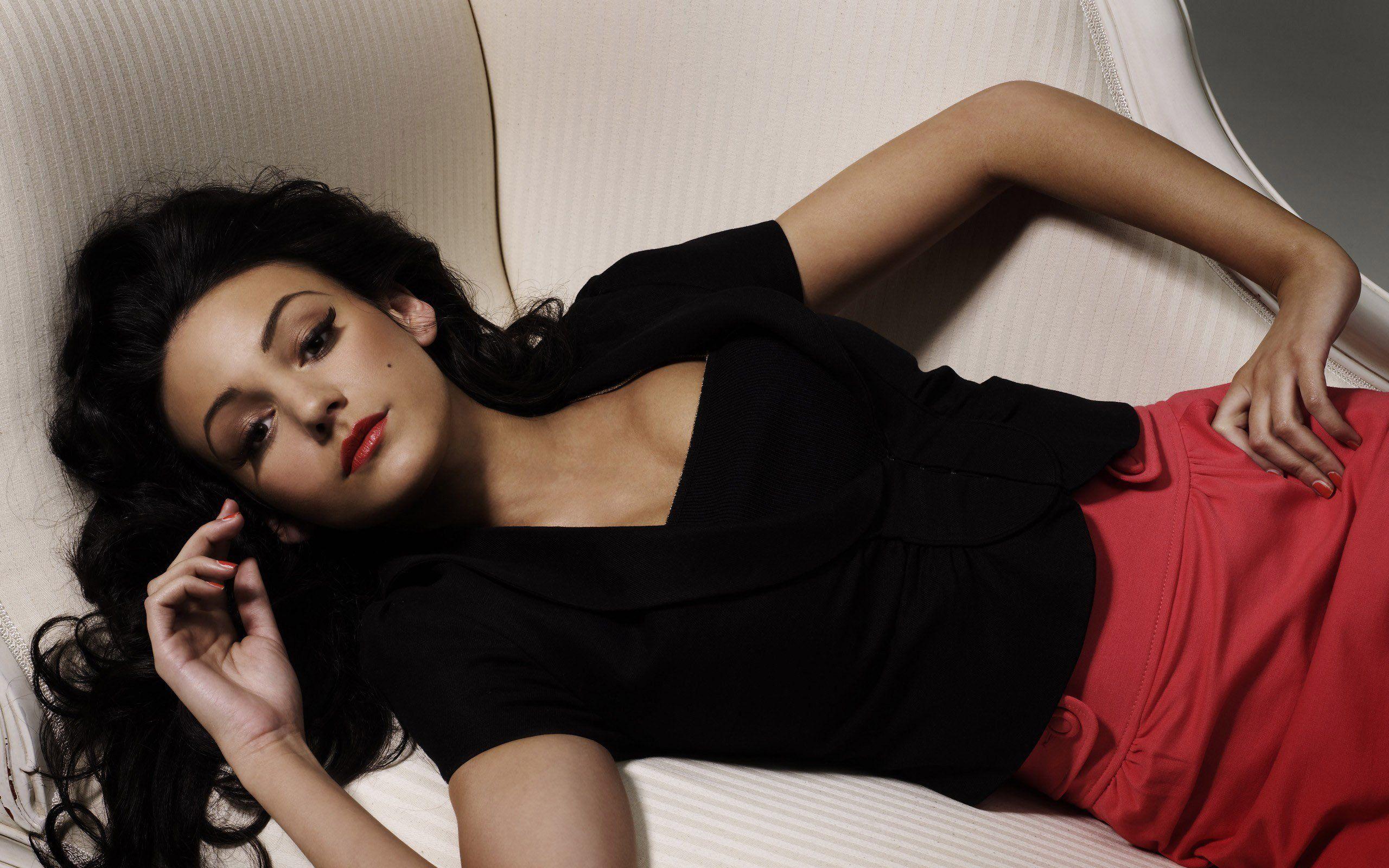 2560x1600 HD Michelle Keegan Wallpaper