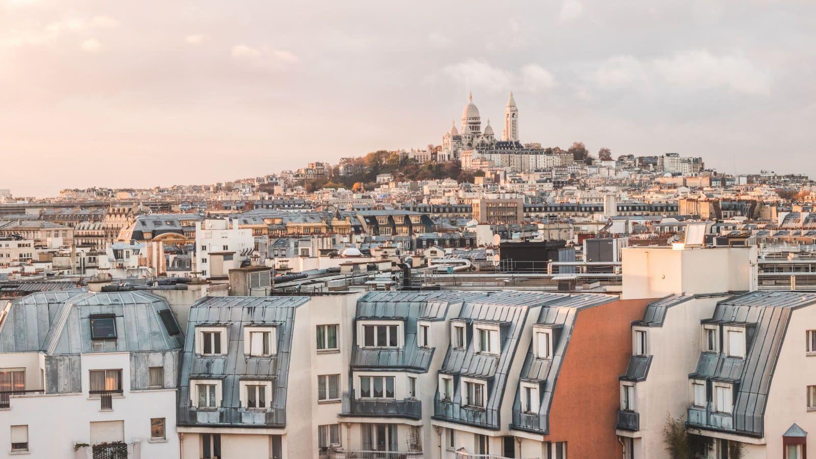 1600x900 Paris Montmartre Tour. SANDEMANs NEW Europe