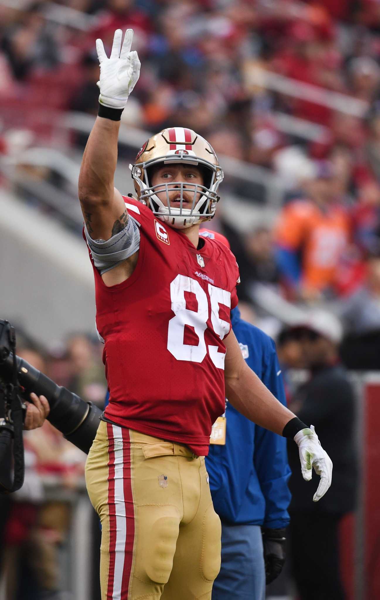1297x2048 49ers ride George Kittle's 210 receiving yards to upset win over Broncos