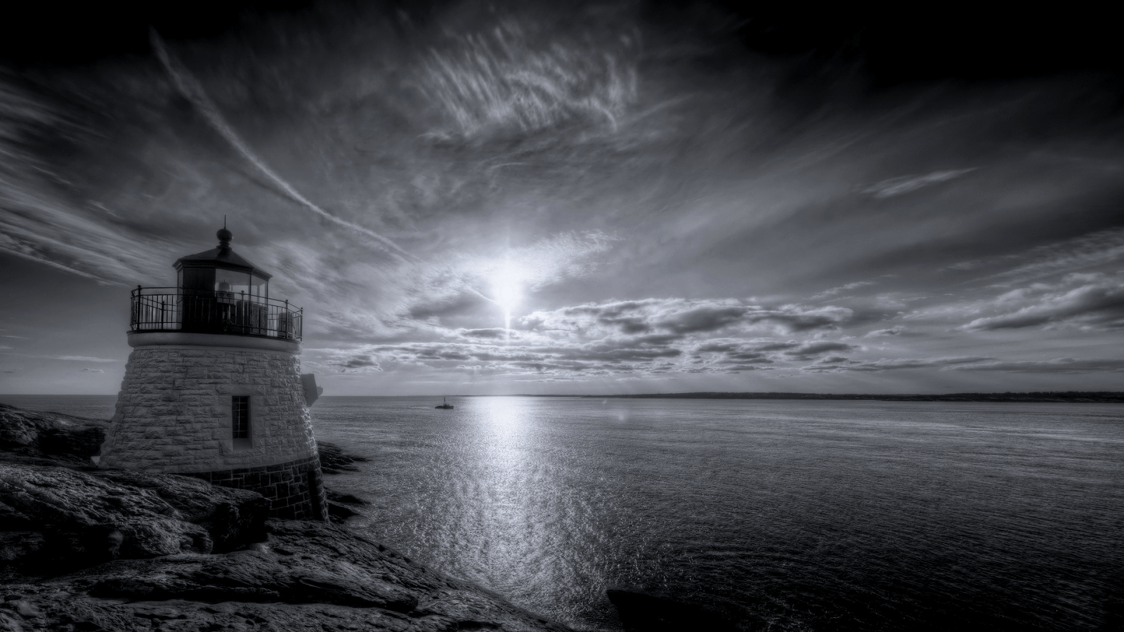1600x900 Black and White Lighthouse wallpaper