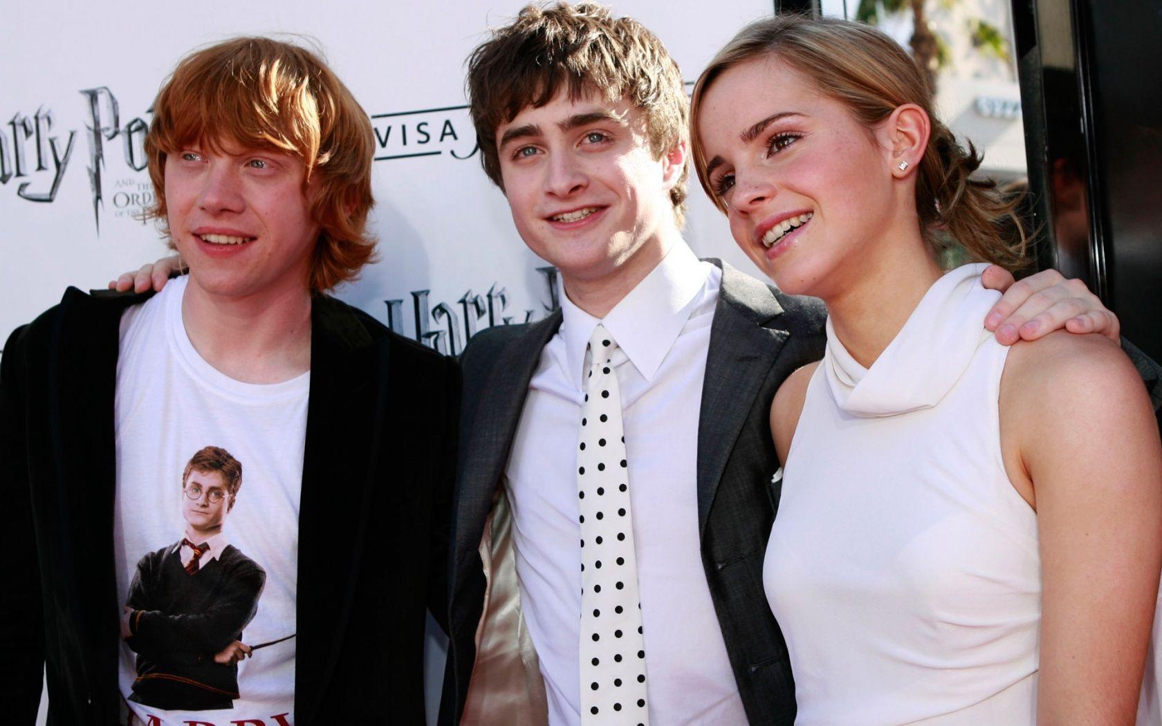 1680x1050 Emma Watson with Daniel Radcliffe Wide Wallpaper in jpg format for free download