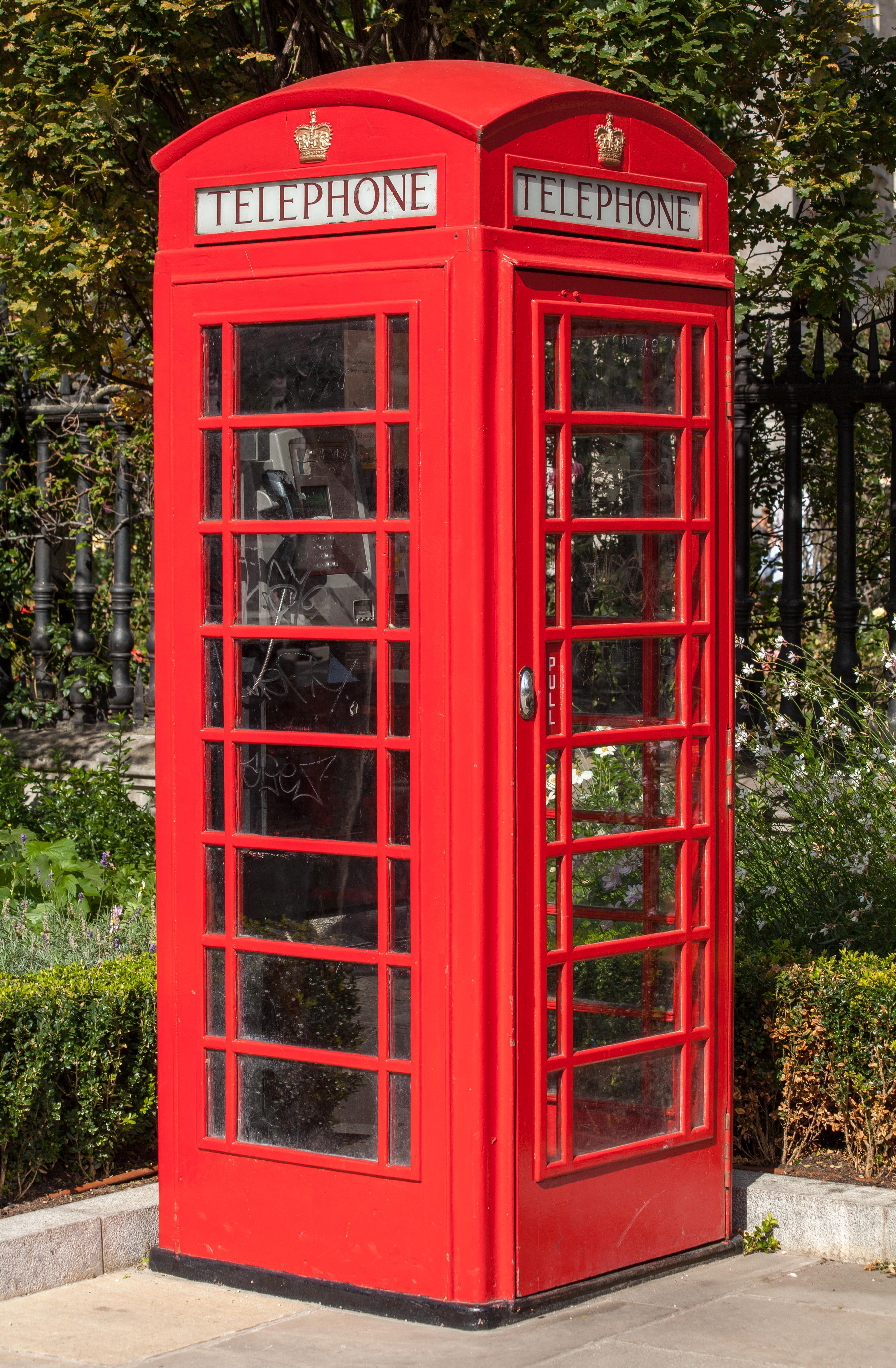 3608x5509 Phone booth in London, FO/ wallpaper collection